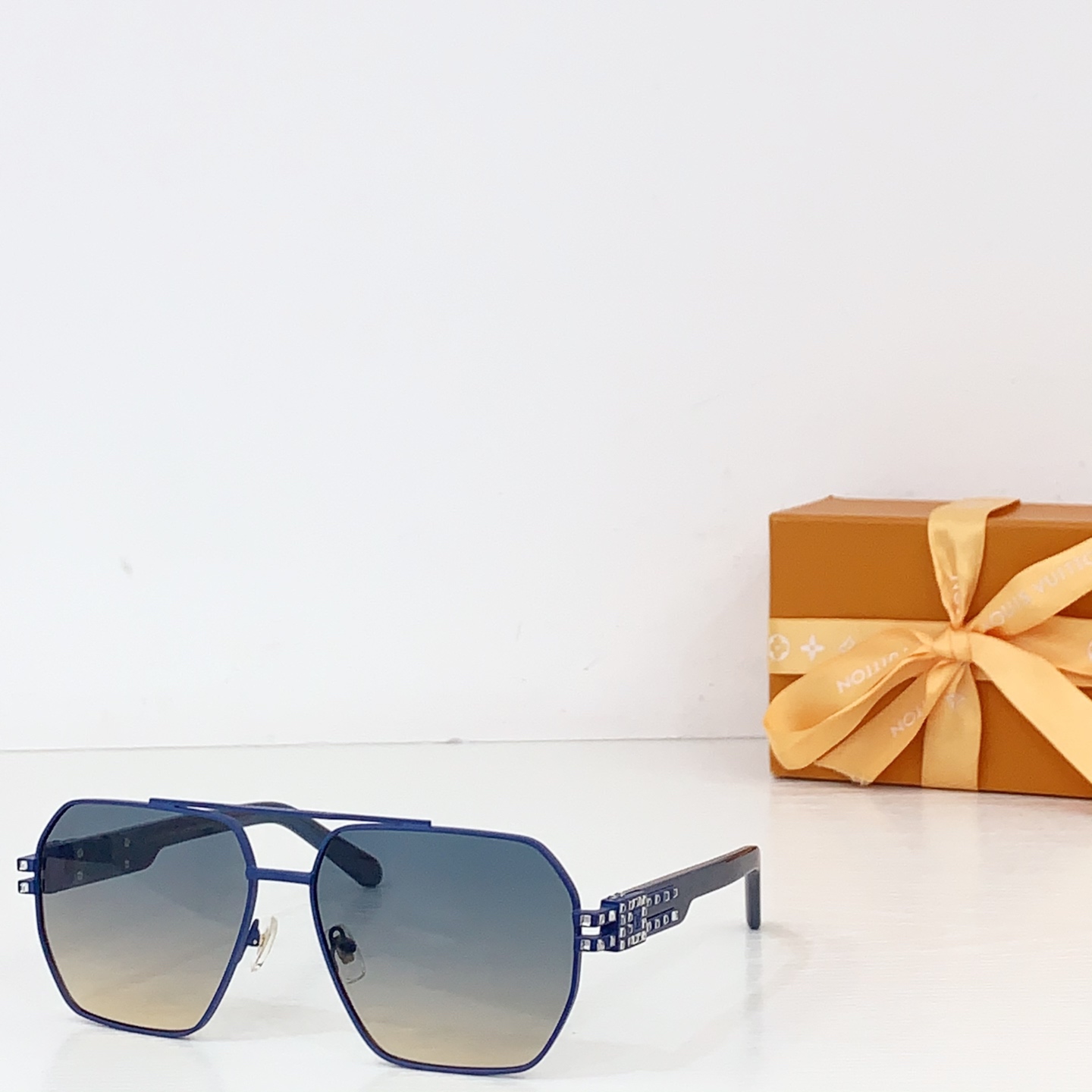 NO:375703,LOUIS VUITTO*MODELZ2016U SIZE61 port 15-142 glasses sunglasses sunglasses, glasses, louis vuitton19860909LOUIS VUITTO*MODELZ2016U SIZE61口15-142 眼镜墨镜太阳镜,眼镜,louis vuitton,glasses