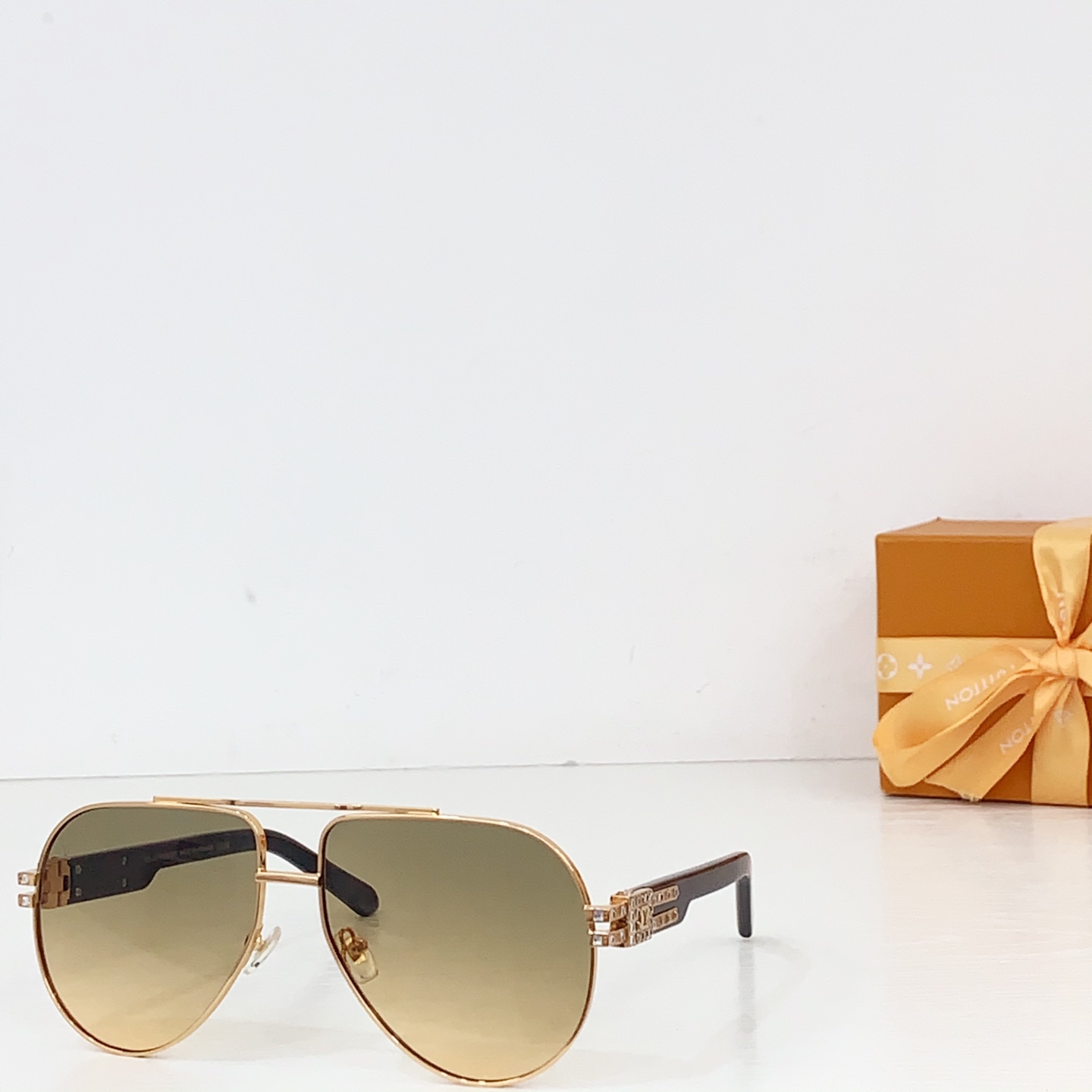 NO:375734,LOUIS VUITTO*MODELZ2017U SIZE62 port 15-142 glasses sunglasses sunglasses, glasses, louis vuitton19860909LOUIS VUITTO*MODELZ2017U SIZE62口15-142 眼镜墨镜太阳镜,眼镜,louis vuitton,glasses