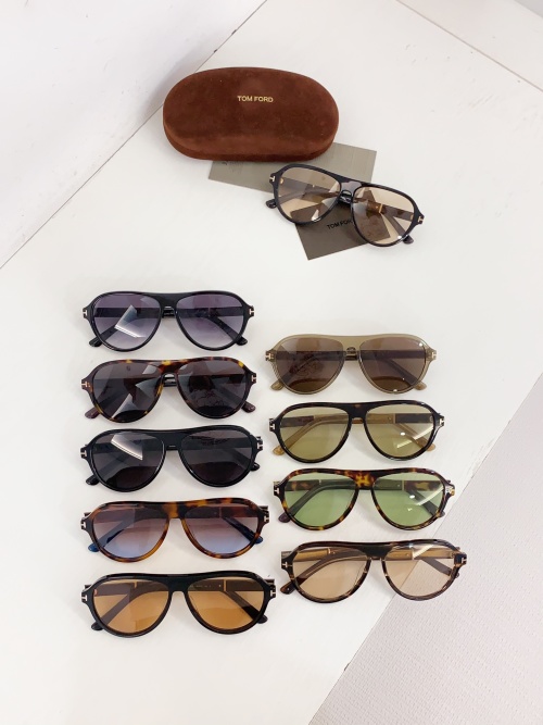 Tom Ford Quincy FT1080 Pilot Sunglasses with Metal 'T' Detail - 100% UV Protection 1 Tom Ford Quincy FT1080 Pilot Sunglasses with Metal 'T' Detail - 100% UV Protection