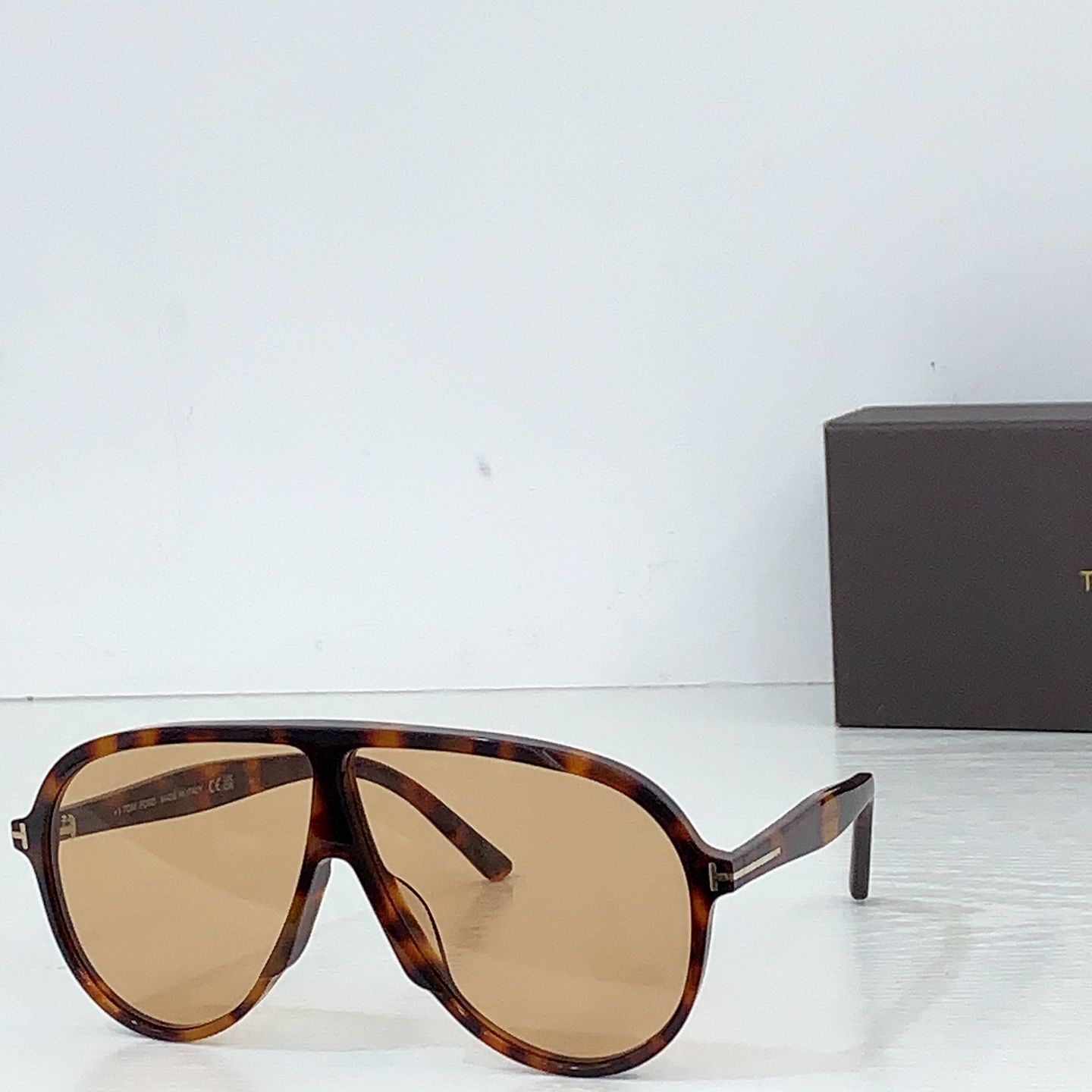 NO:580083,oversized ModVLADIMIR (FT1211) UV PROTECTION temples decorated with T logo. SIZE: 65-5- glasses, sunglasses, sunglasses, glasses, versace19860909oversized ModVLADIMIR（FT1211） UV PROTECTION 镜腿饰有T字标志. SIZE: 65-5- 眼镜墨镜太阳镜,眼镜,versace,glasses