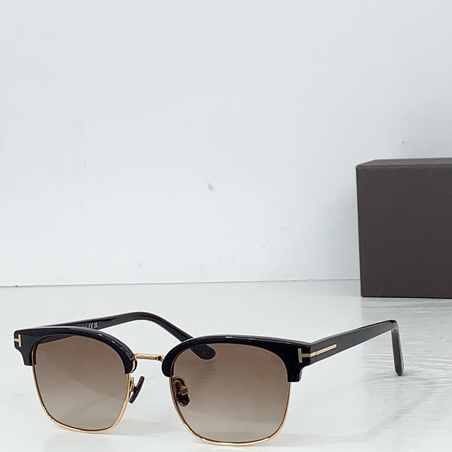 NO:580073,TOM FOR* official website original version 1:1 Tom FOR* Model: FT6001 is a leading brand in the fashion industry and is sought after by many fashionistas!  Ultra-high craftsmanship, advanced craftsmanship, T-shaped nails adopt mushroom nail design, bid farewell to the trouble of falling nails, Size 51 mouth 21- glasses, sunglasses, sunglasses, glasses, tom ford19860909TOM FOR*官网原版一比一 汤姆福*Model:FT6001潮流时尚界的领军大牌牌,受很多时髦达人追捧！超高的工艺水准 高级工艺 T字钉采用蘑菇钉设计告别掉钉烦恼Size51口21- 眼镜墨镜太阳镜,眼镜,tom ford,glasses