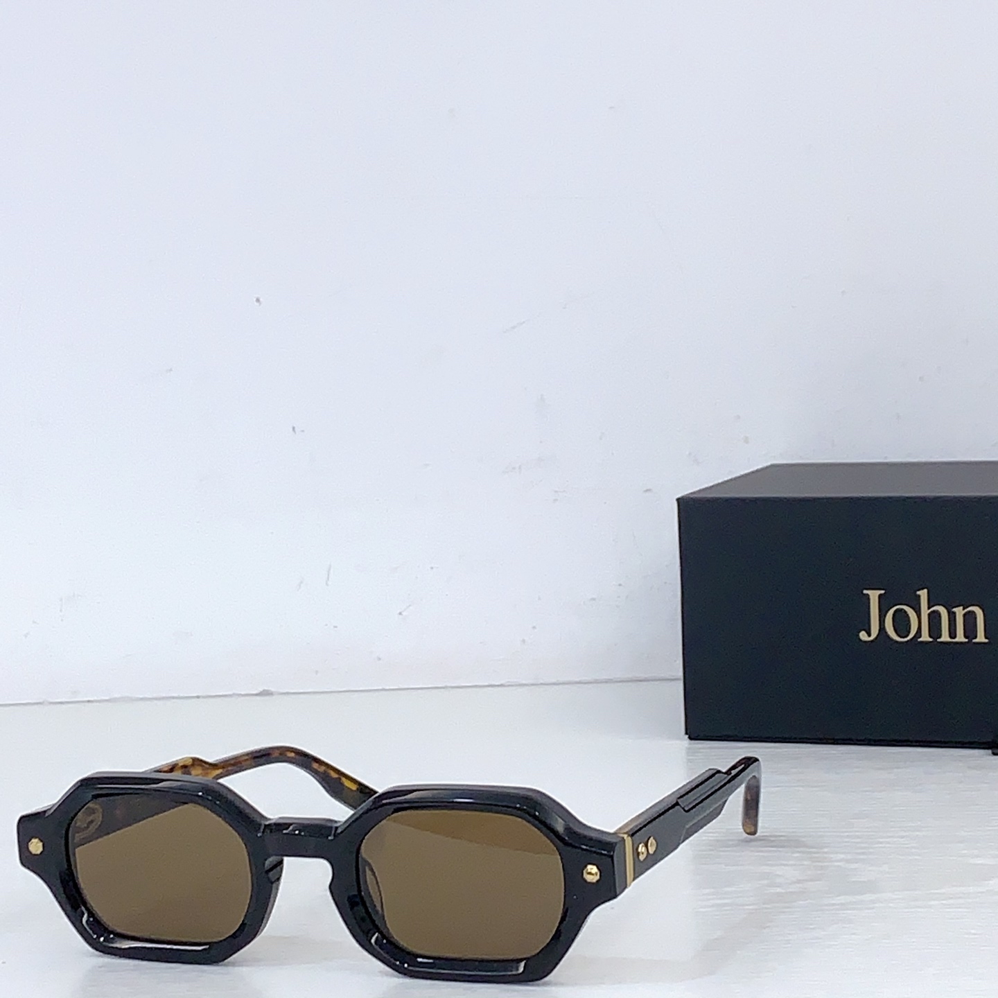 NO:756102,20 John DailaMODEL: PROJECT SIZE: 47 Ports 2 Delivery Box～ Glasses, Sunglasses, Sunglasses, Glasses1986090920 John DailaMODEL: PROJECT SIZE: 47口2配送盒子～ 眼镜墨镜太阳镜,眼镜,glasses