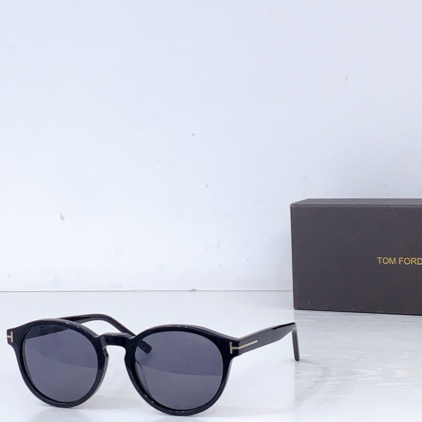 Солнцезащитные очки Tom Ford