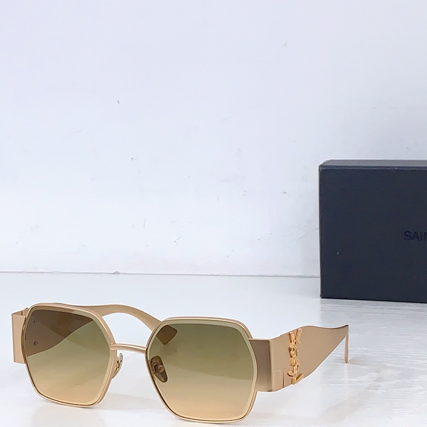 Солнцезащитные очки Saint Laurent SL M1721L