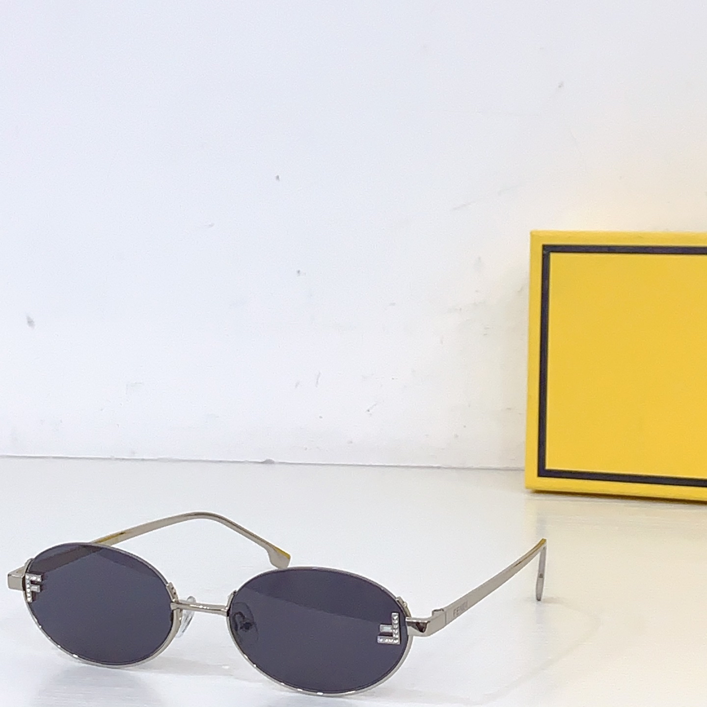Солнцезащитные очки Fendi FE 4103