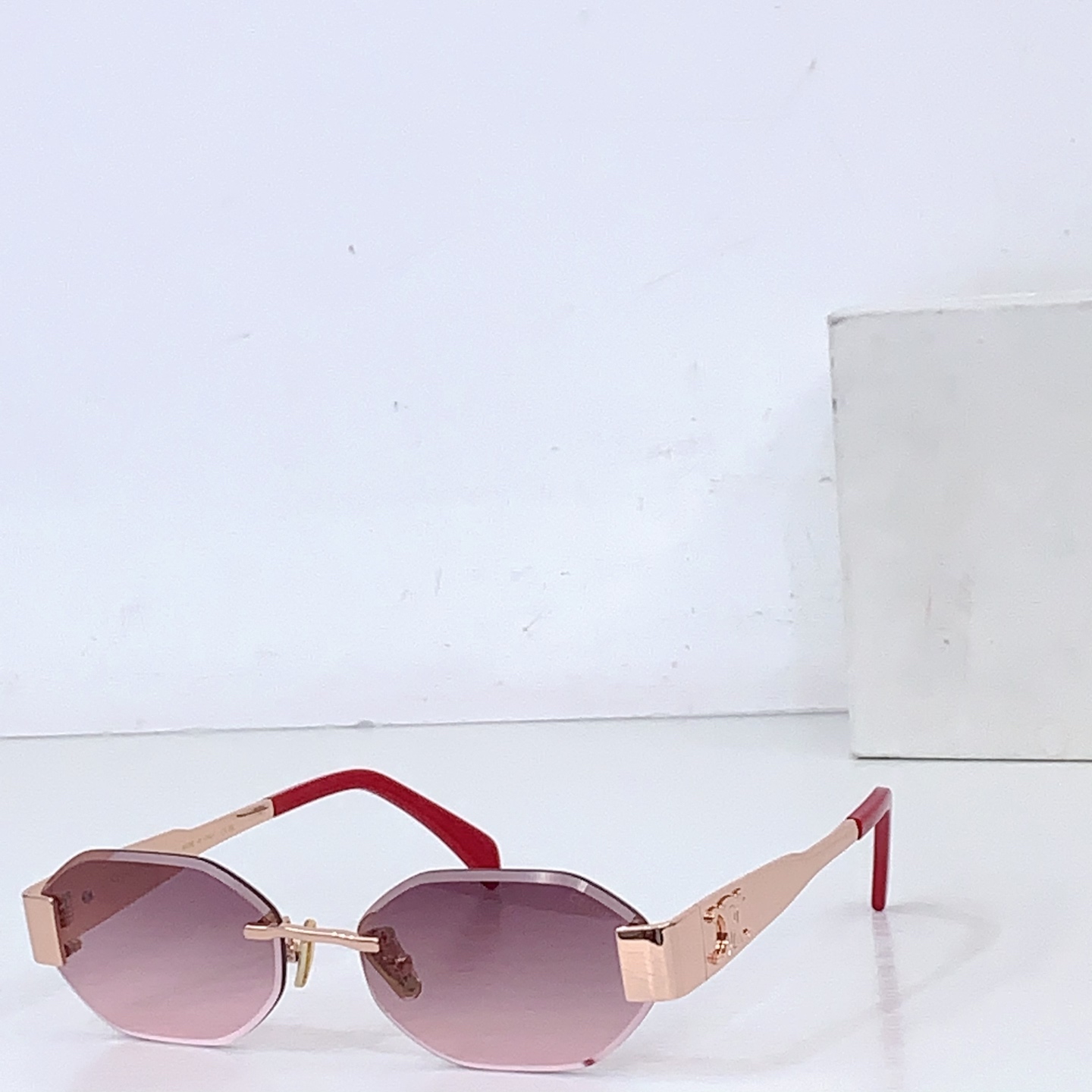 Солнцезащитные очки Celine модель CL42119U