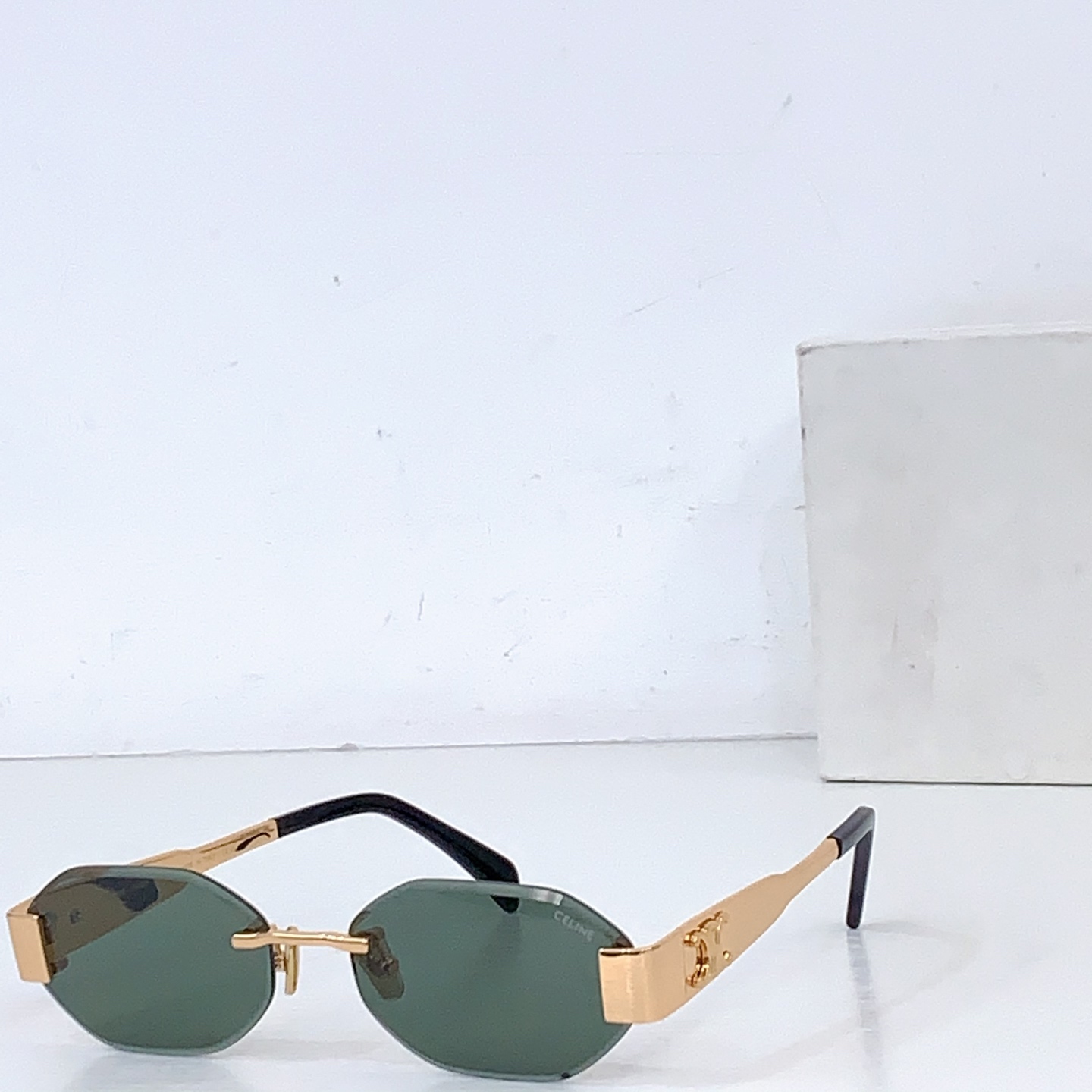 Солнцезащитные очки Celine модель CL42119U