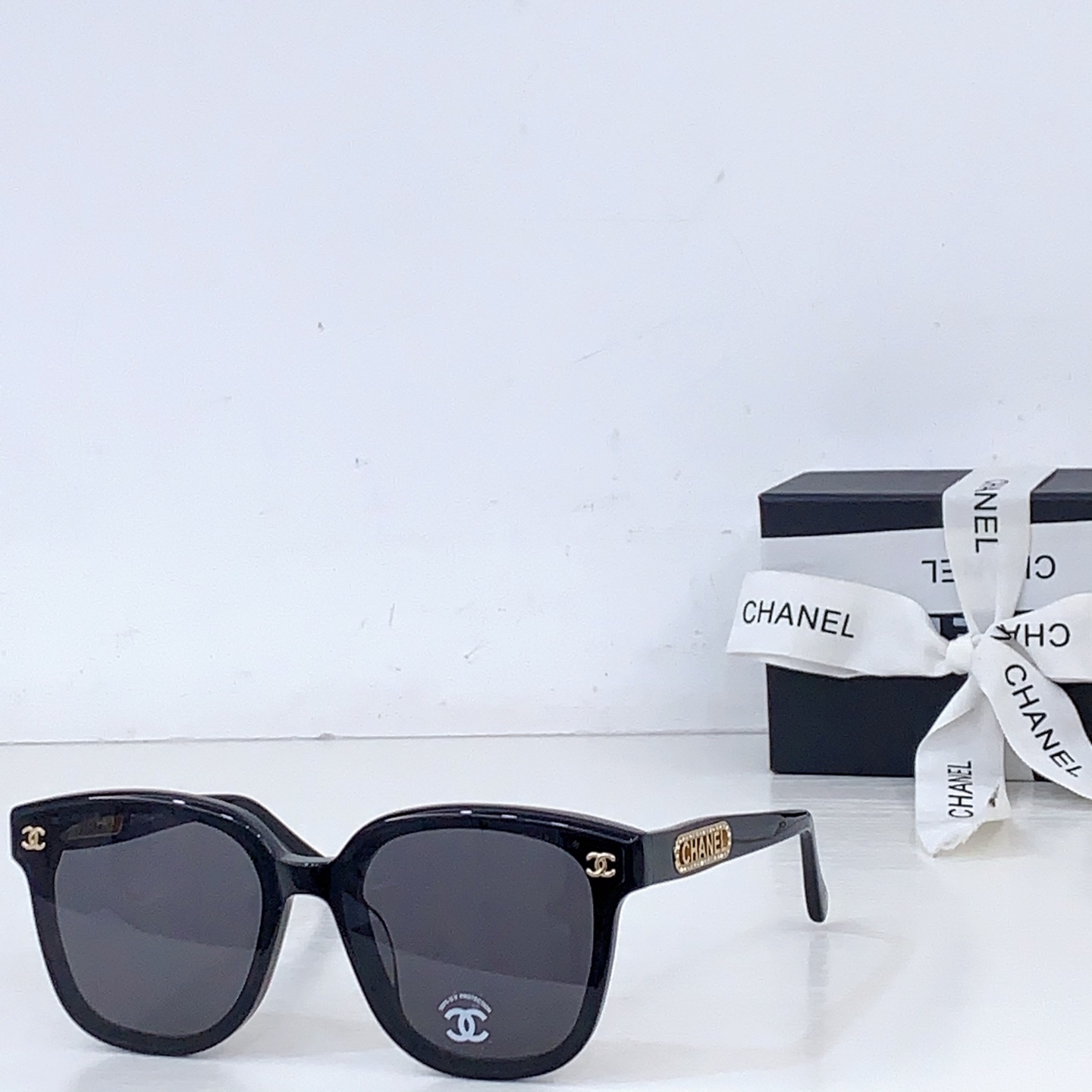 Солнечные очки Chanel, черные, модель CH6817