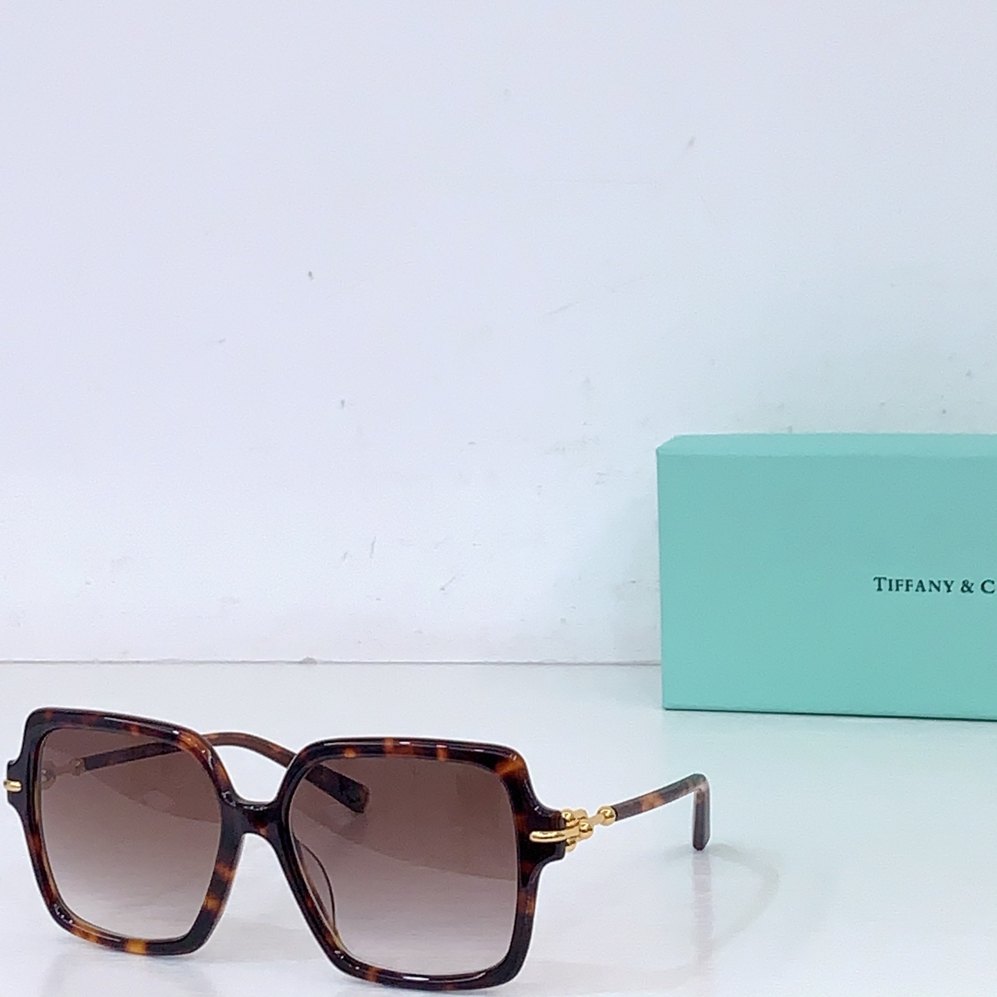 Солнечные очки Tiffany & Co.