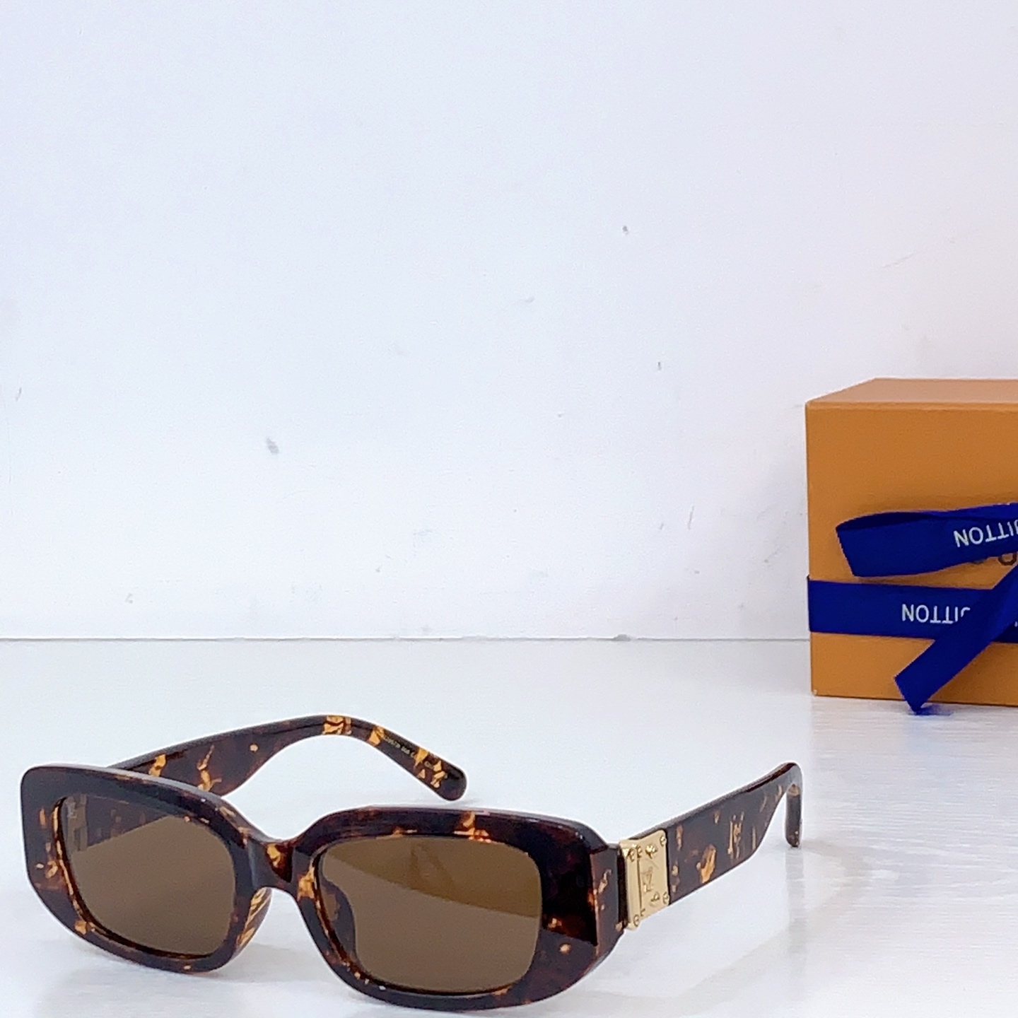NO:824179,95 LOUIS VUITTO* MODELZ2957W SIZE52 mouth 19- glasses sunglasses sunglasses, glasses, louis vuitton1986090995 LOUIS VUITTO* MODELZ2957W SIZE52口19- 眼镜墨镜太阳镜,眼镜,louis vuitton,glasses