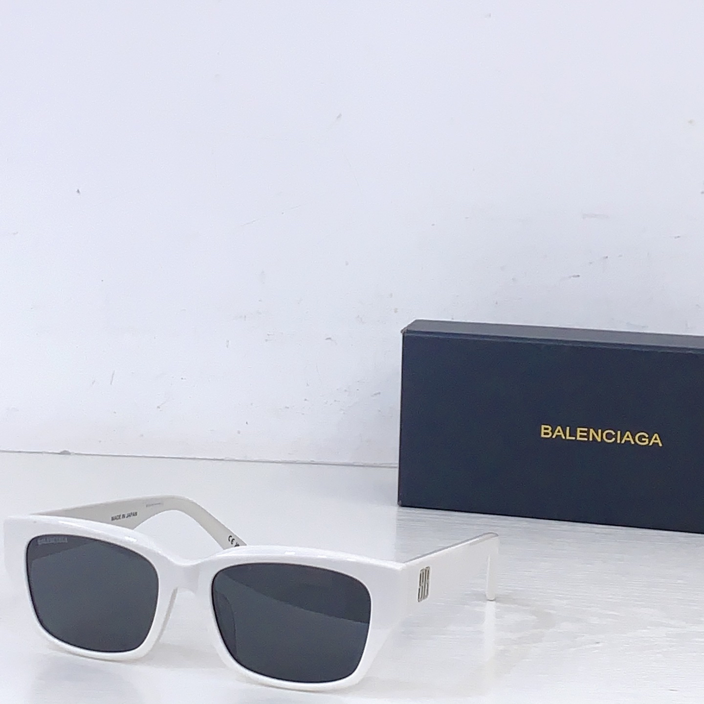 Balenciaga BALENCIAG*