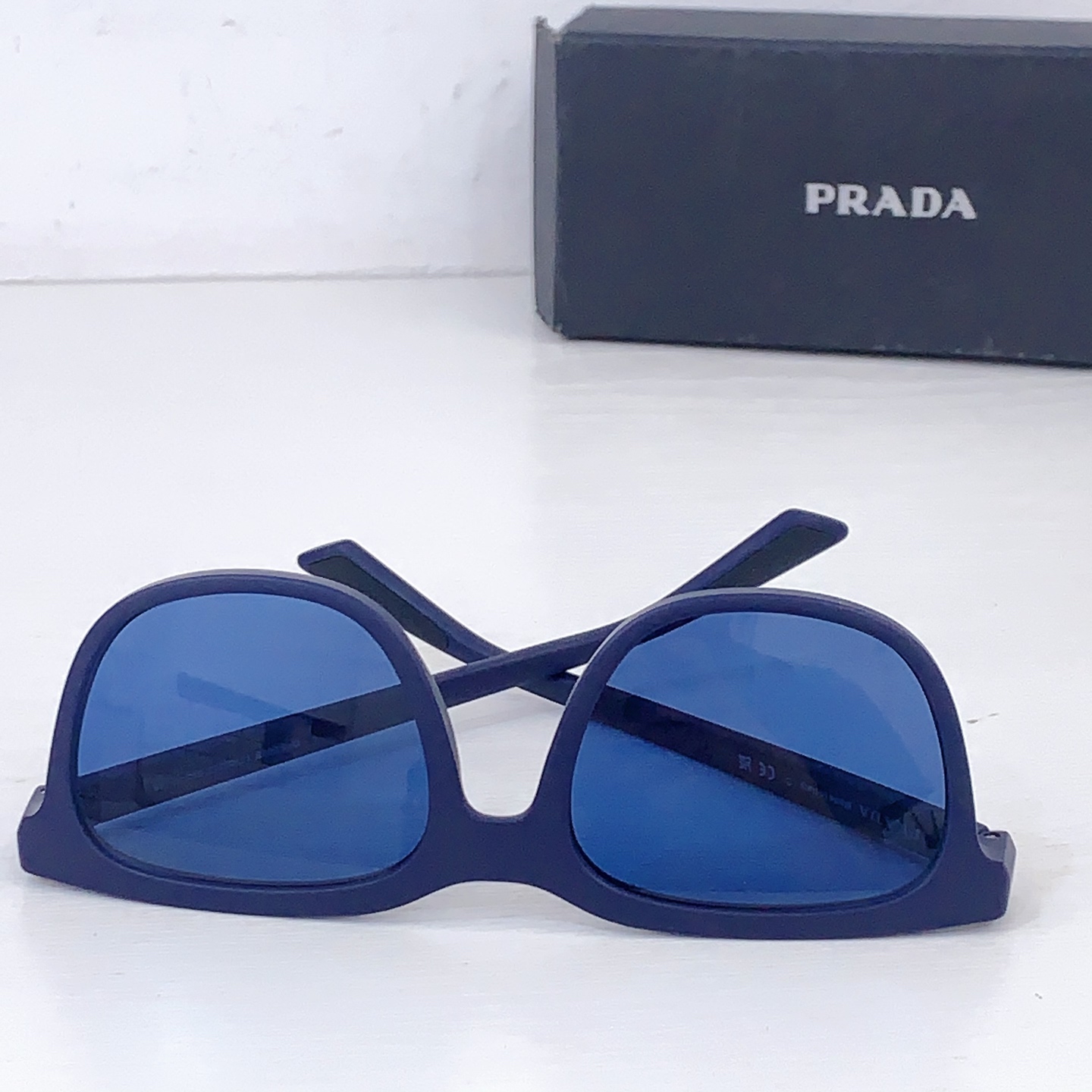 Prada PRAD*