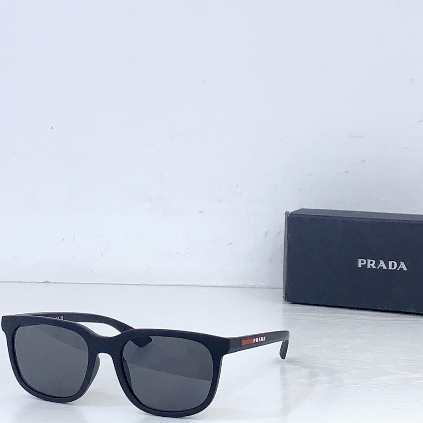 Prada PRAD*