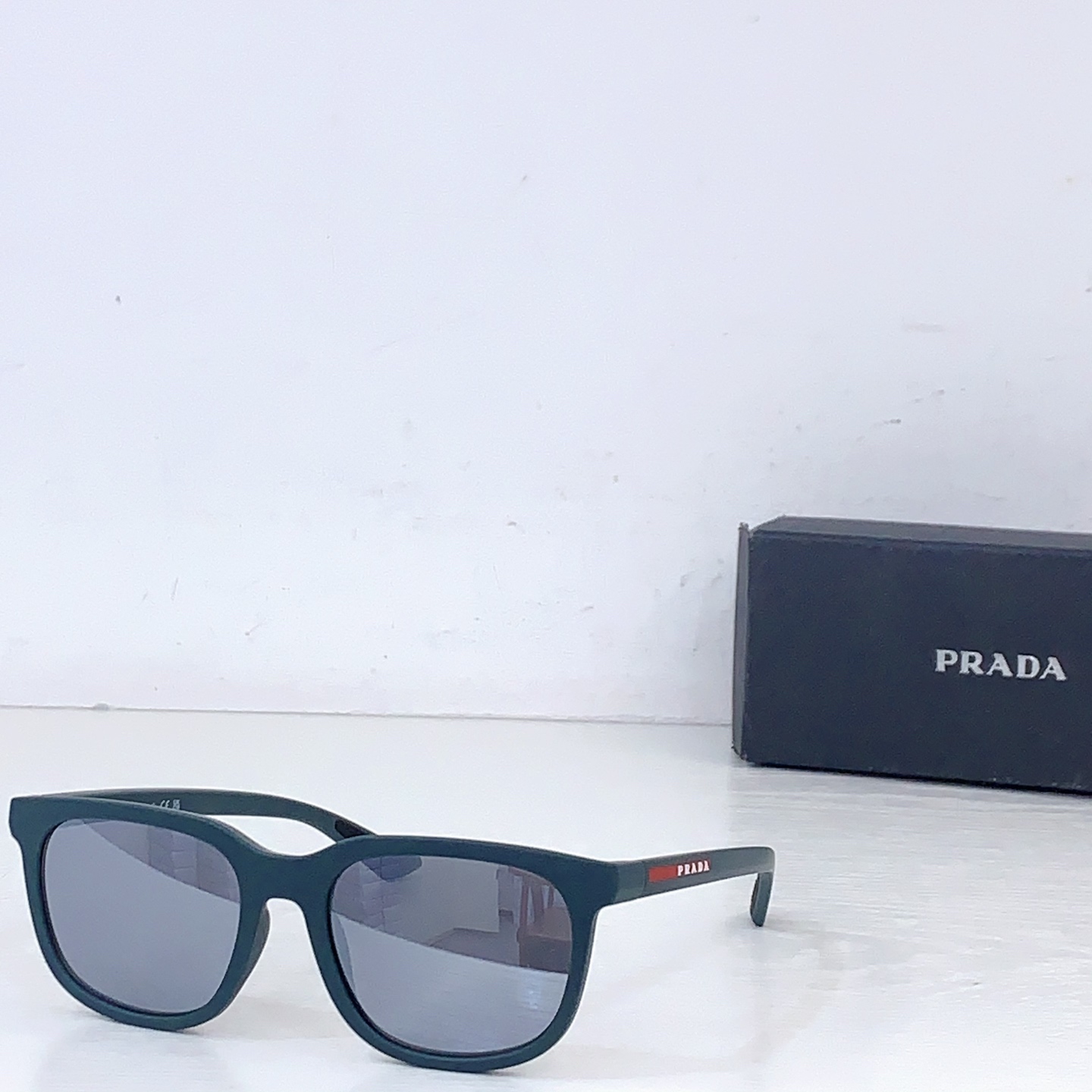Prada PRAD*