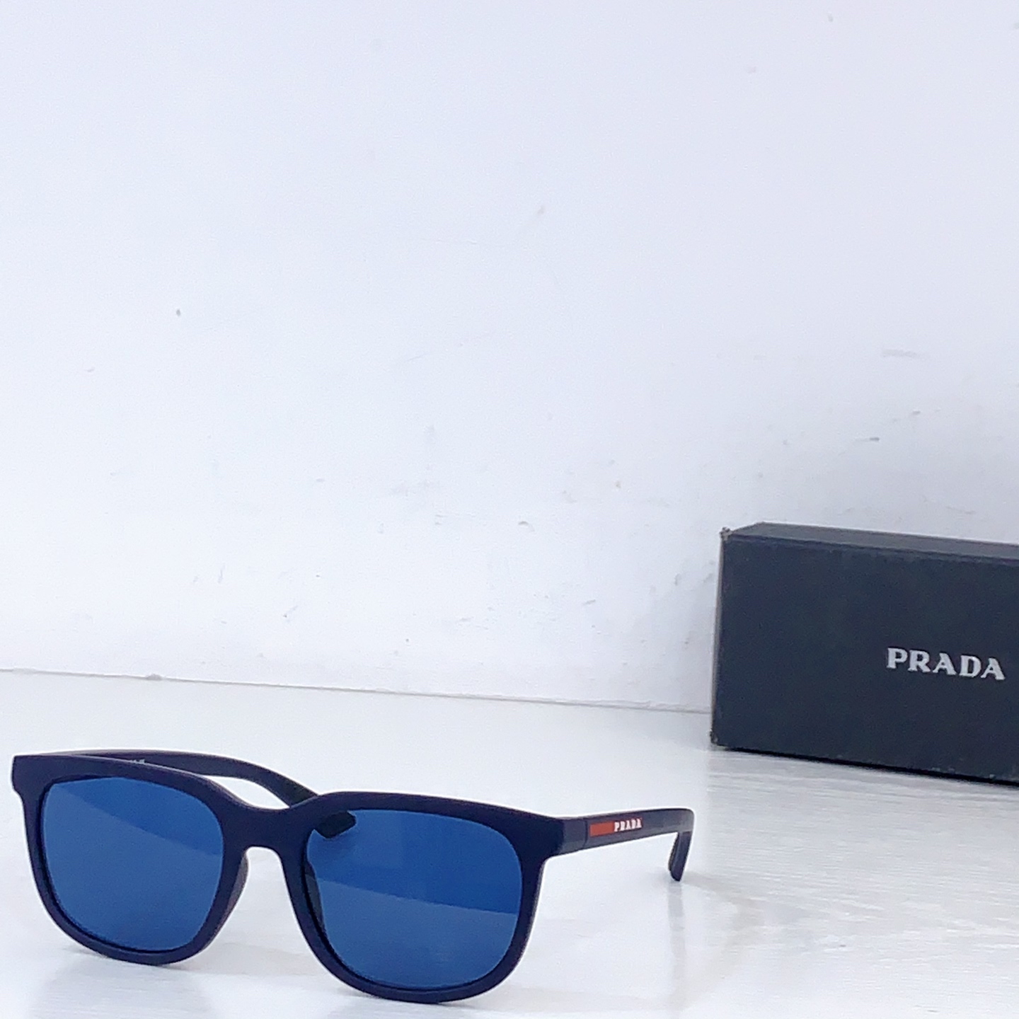 Prada PRAD*