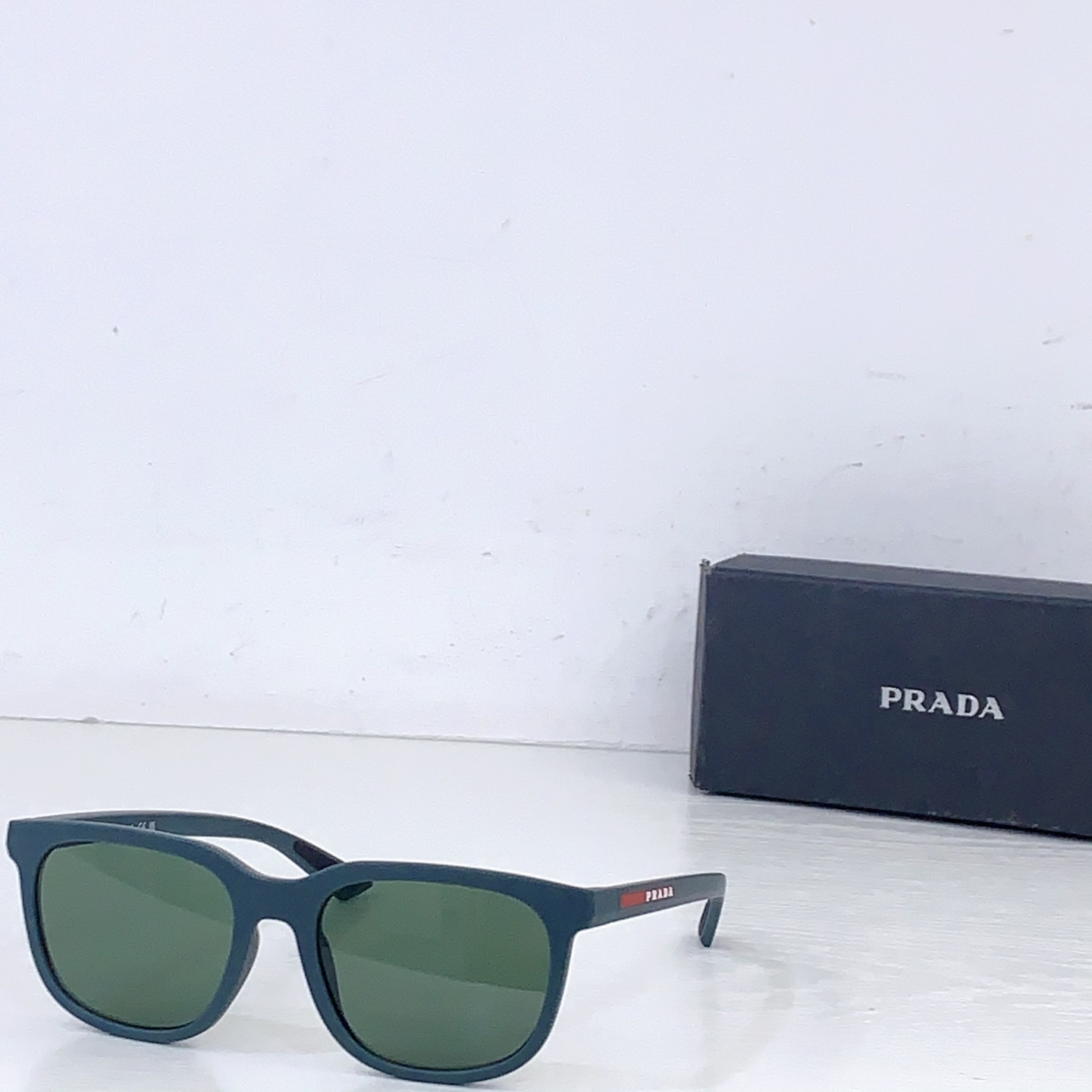 Prada PRAD*