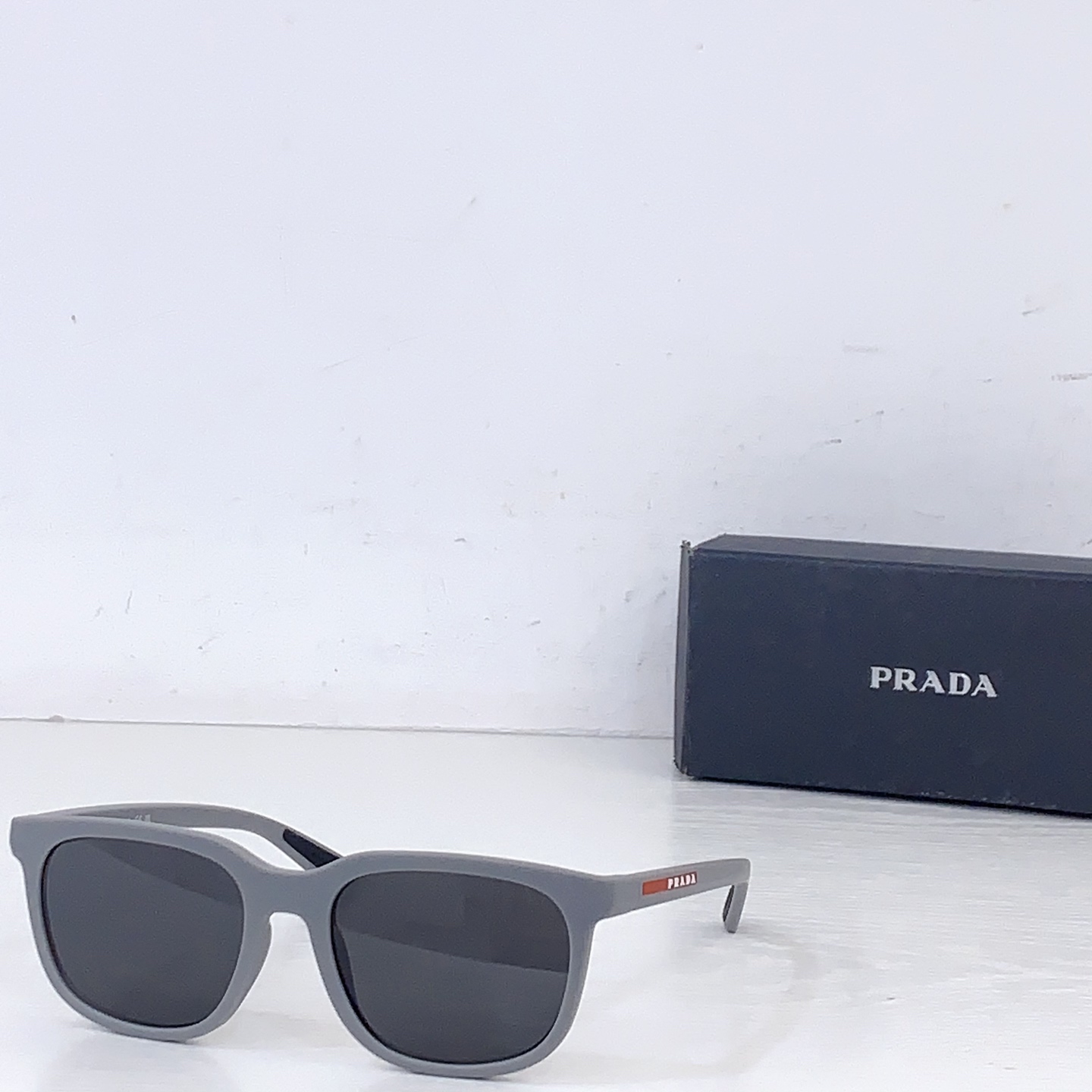 Prada PRAD*