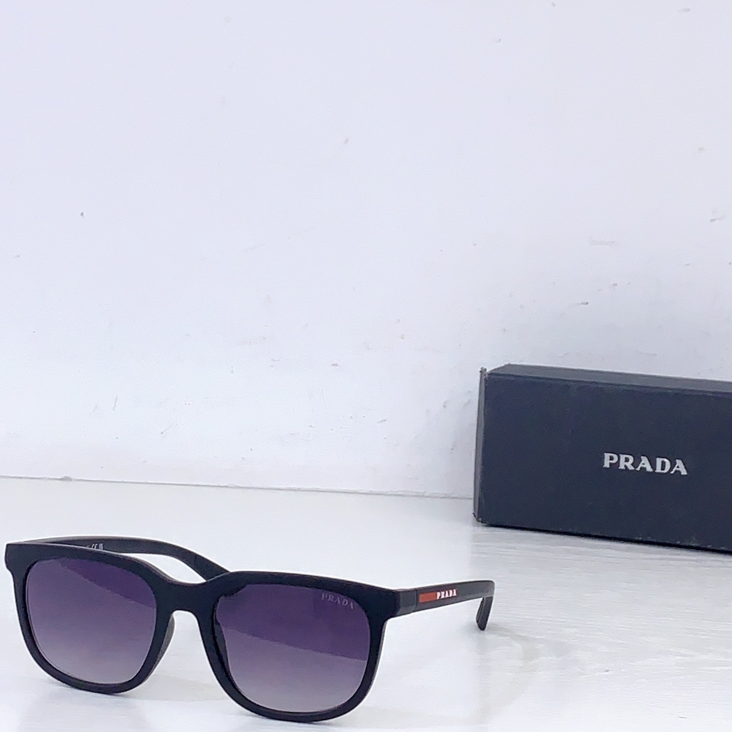 Prada PRAD*