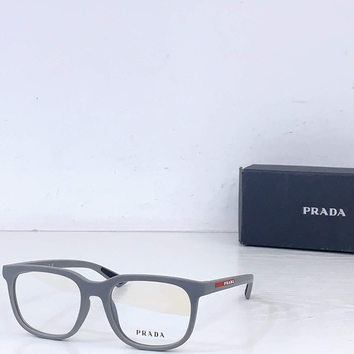 Prada PRAD*
