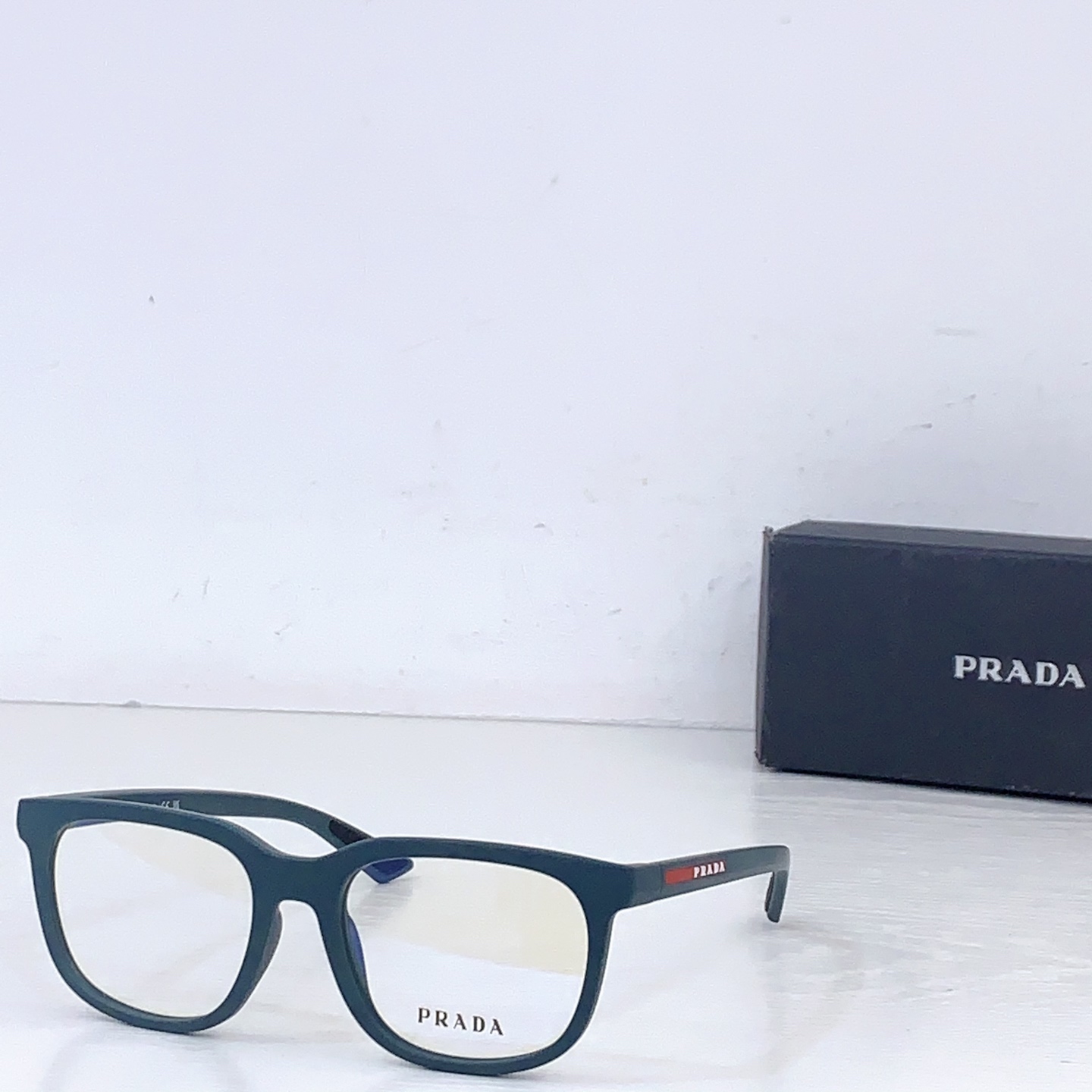 Prada PRAD*