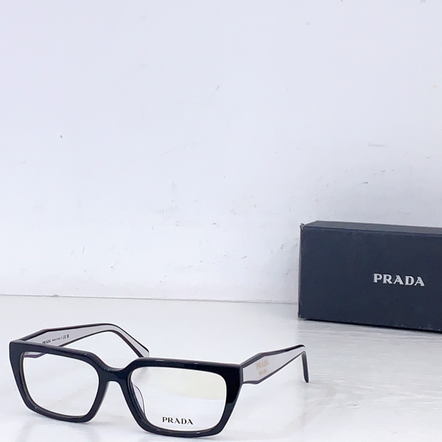 Prada PRAD*