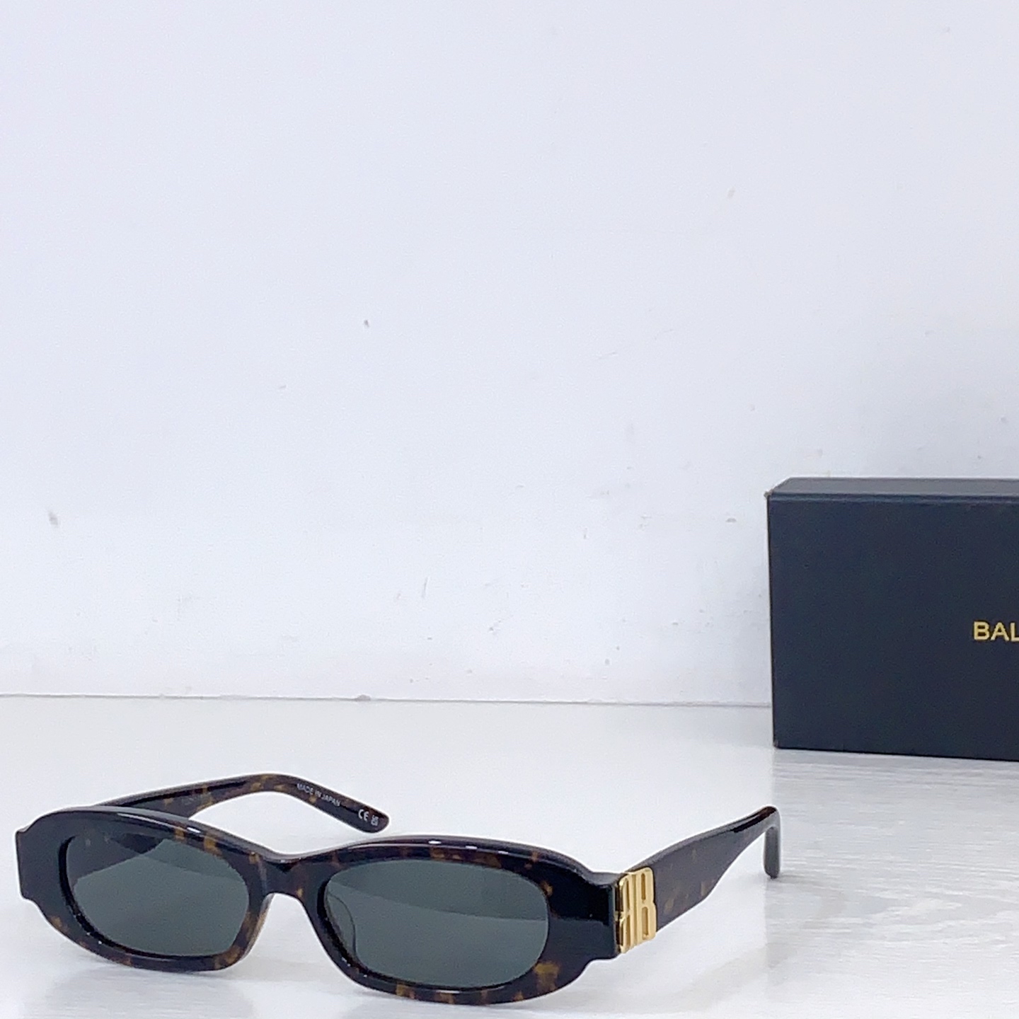 Balenciaga BALENCIAG*