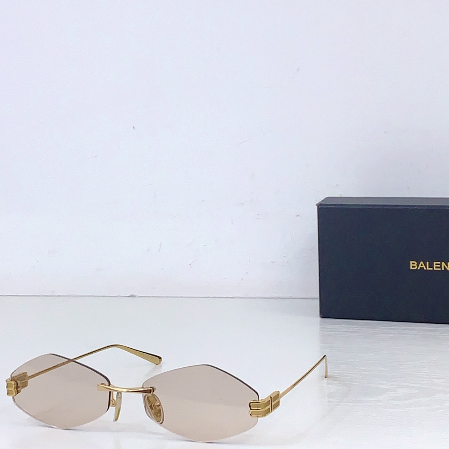 Balenciaga BALENCIAG*巴黎*世家 MODEL：BB0811S SIZE：59口18-145