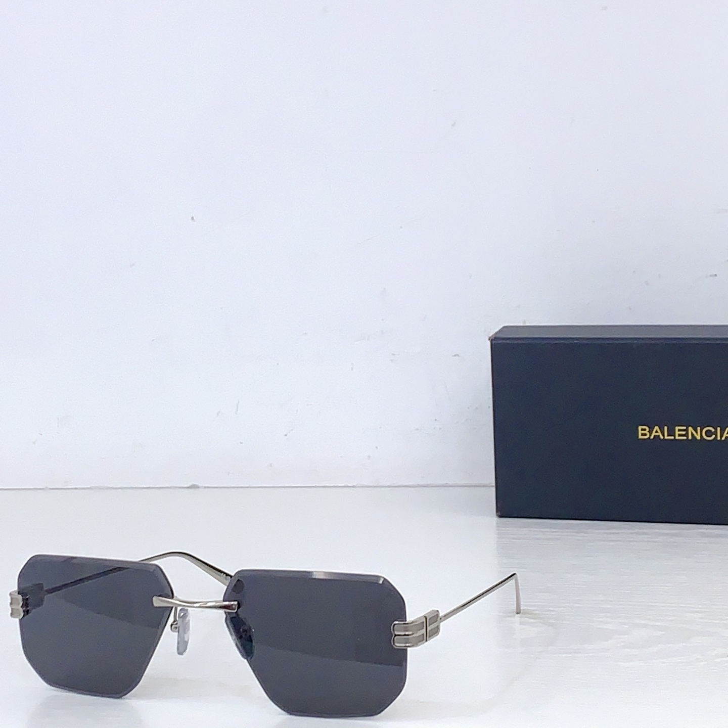 Balenciaga BALENCIAG*巴黎*世家 MODEL：BB0810S SIZE：60口18-145