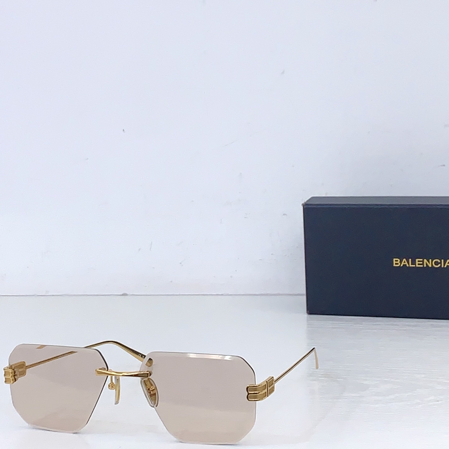 Balenciaga BALENCIAG*巴黎*世家 MODEL：BB0810S SIZE：60口18-145