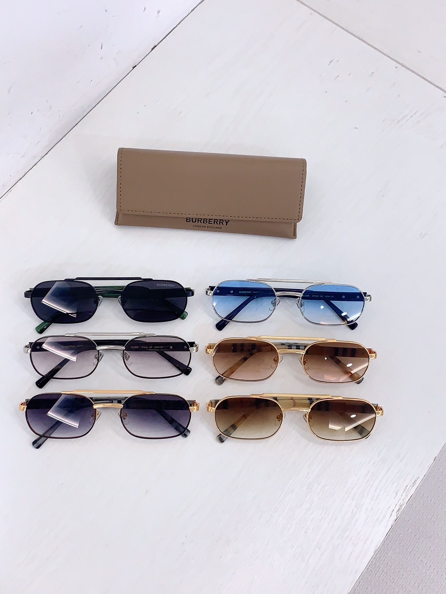 Burberry BURBERR* MODEL：BE 2246 SIZE：57口20-145
