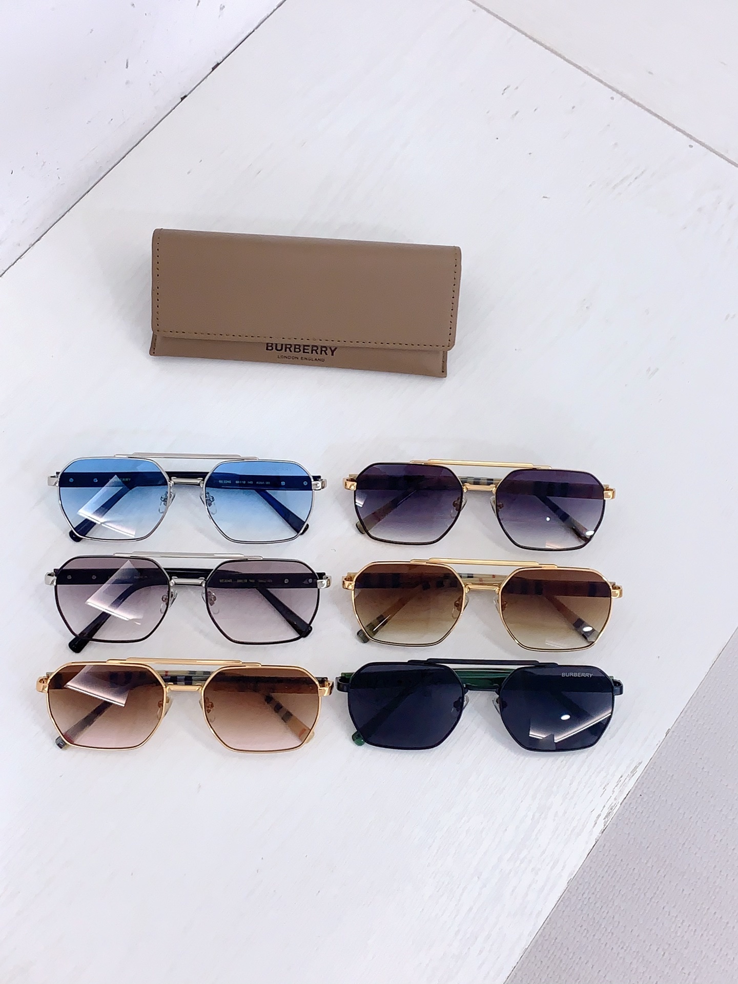 Burberry BURBERR* MODEL：BE 2245 SIZE：58口18-145