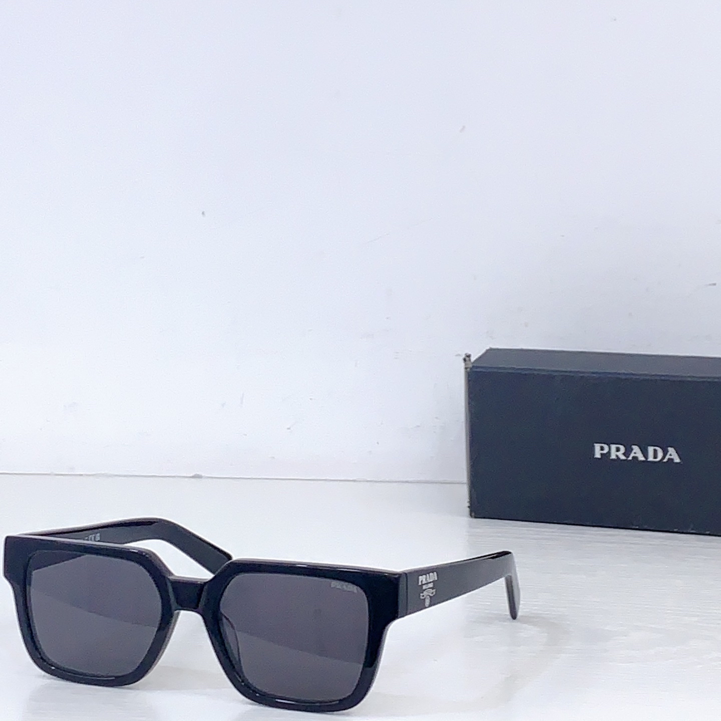 Prada PRADA*