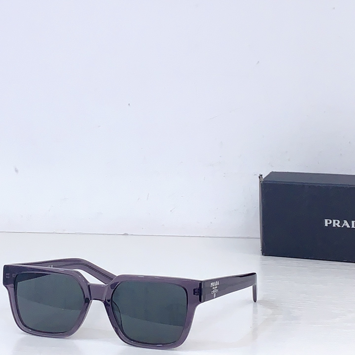 Prada PRADA*