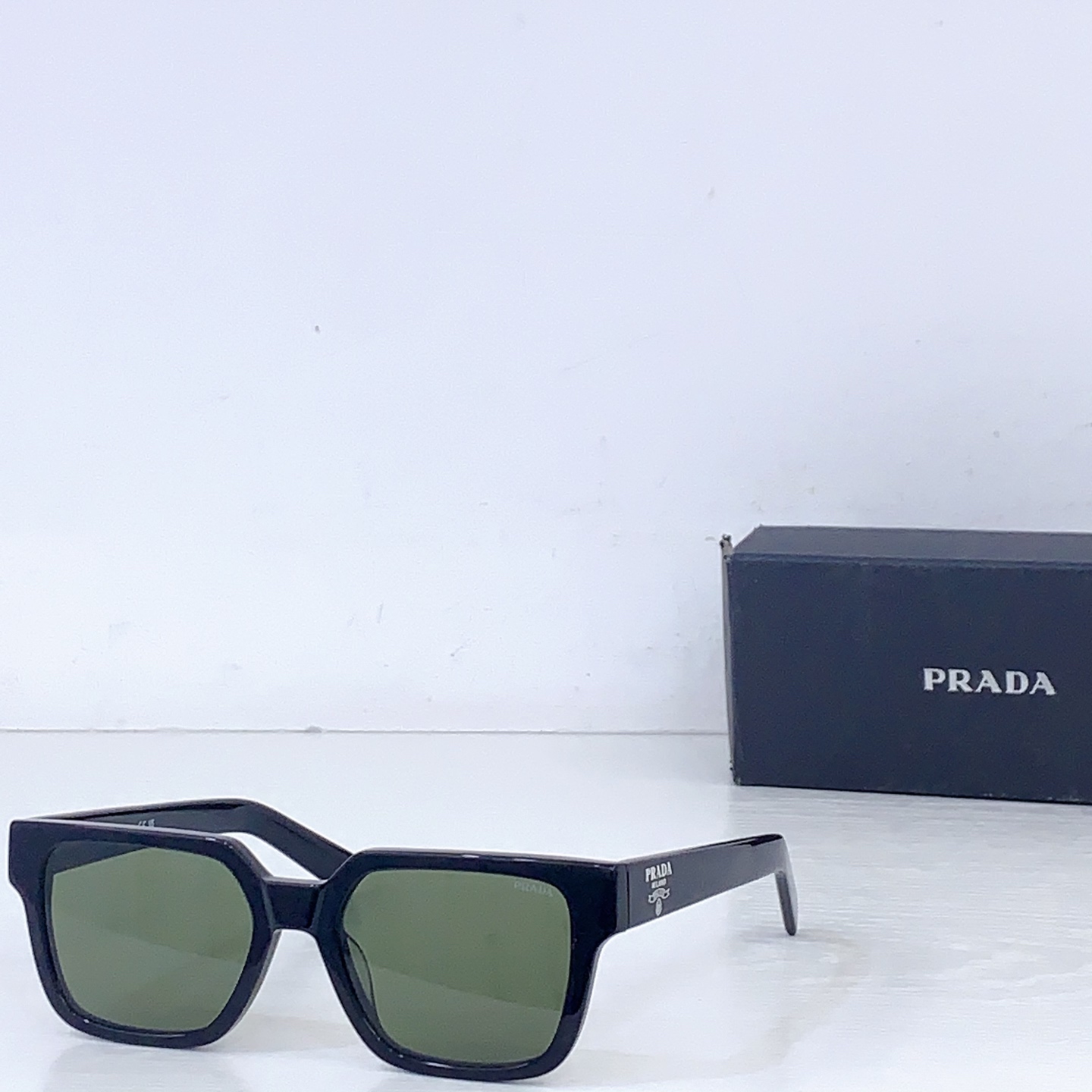 Prada PRADA*