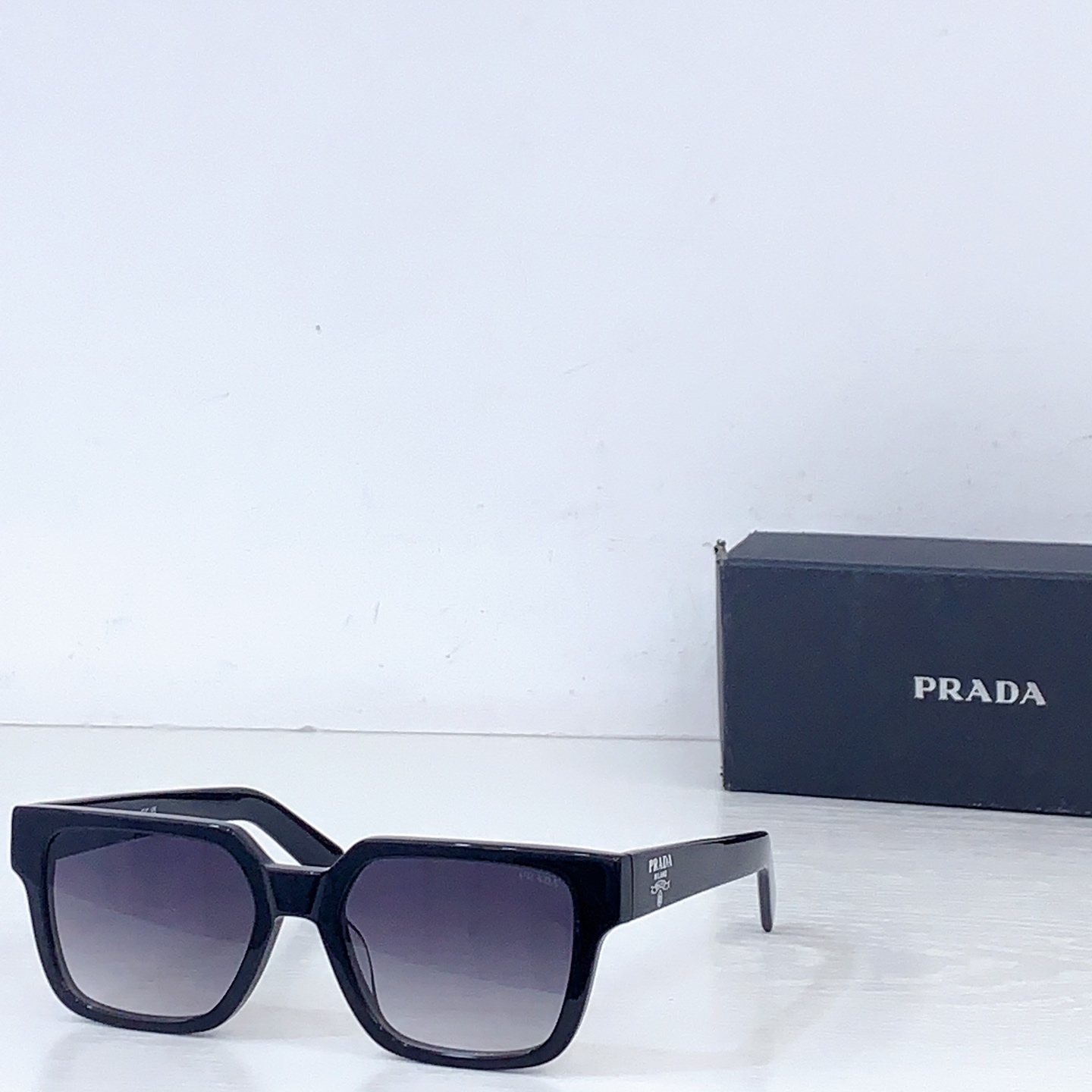 Prada PRADA*