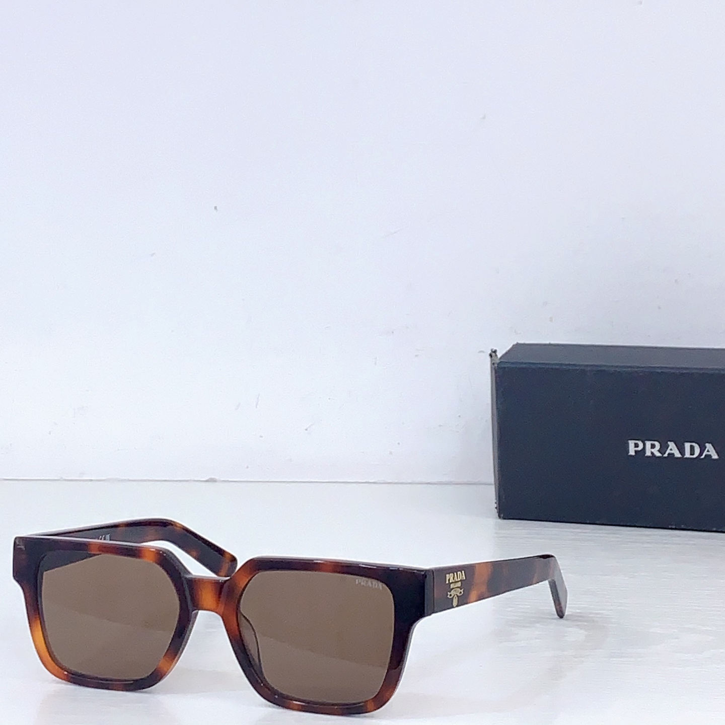 Prada PRADA*