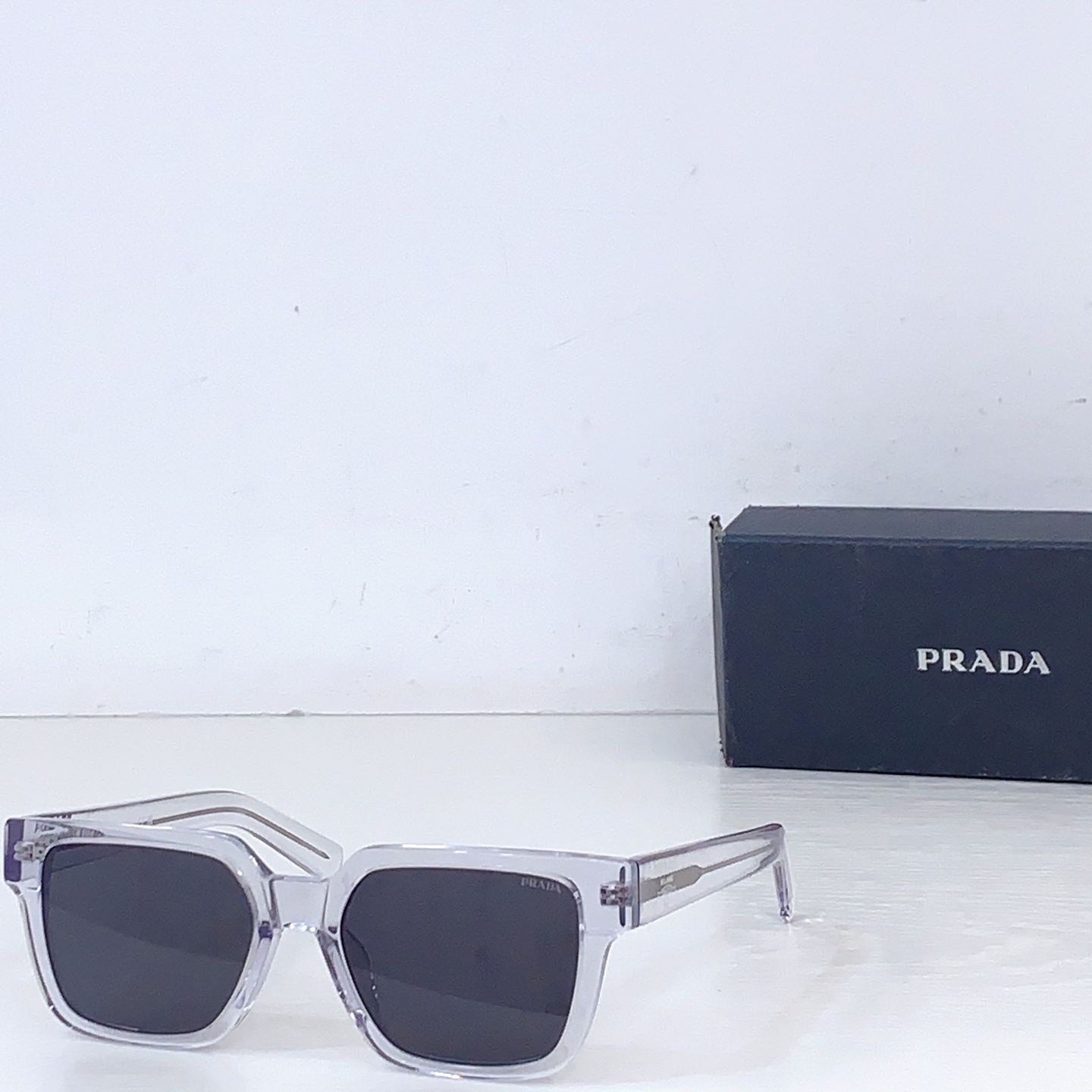 Prada PRADA*
