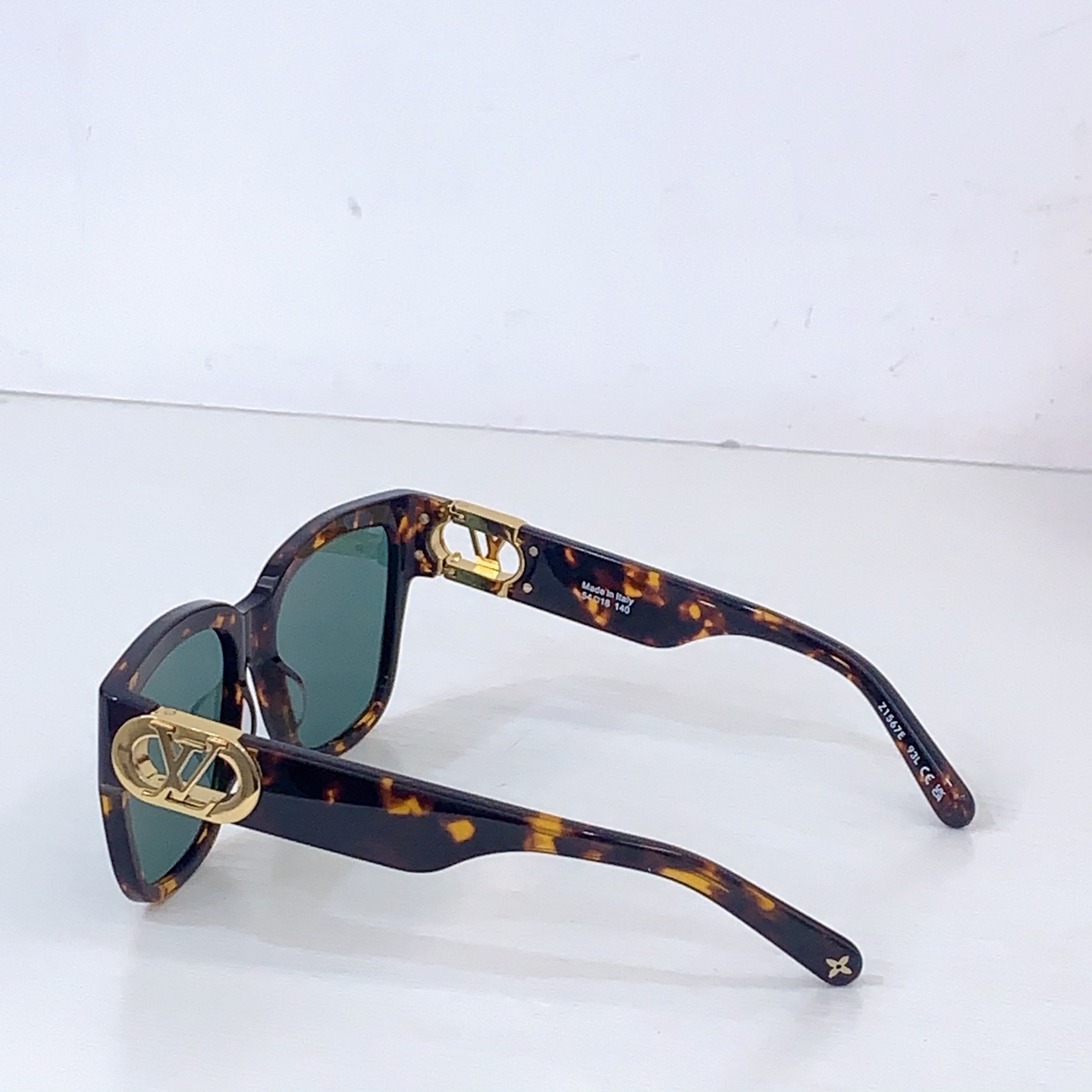 Louis Vuitton LOUIS VUITTO* MODEL：Z1567E SIZE：54口18-140