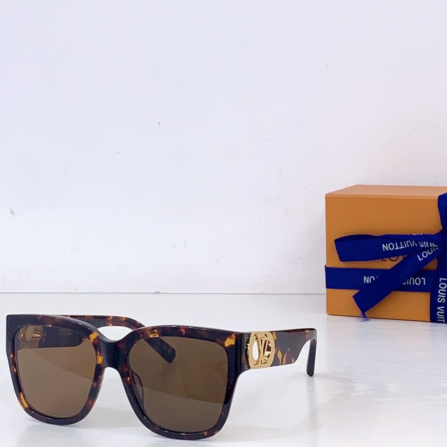 Louis Vuitton LOUIS VUITTO* MODEL：Z1567E SIZE：54口18-140