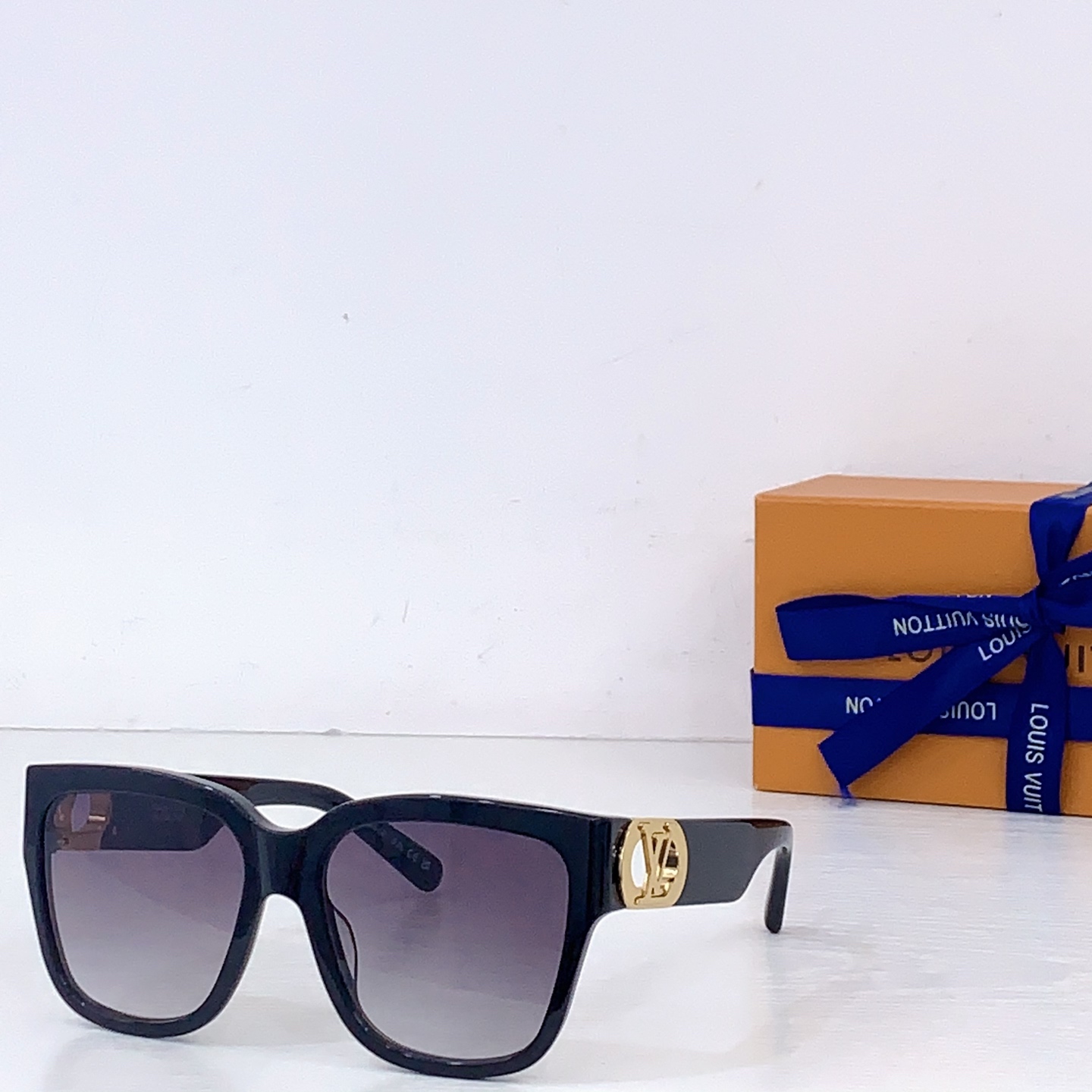 Louis Vuitton LOUIS VUITTO* MODEL：Z1567E SIZE：54口18-140