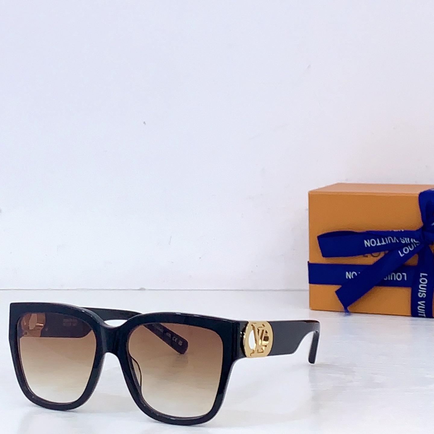 Louis Vuitton LOUIS VUITTO* MODEL：Z1567E SIZE：54口18-140