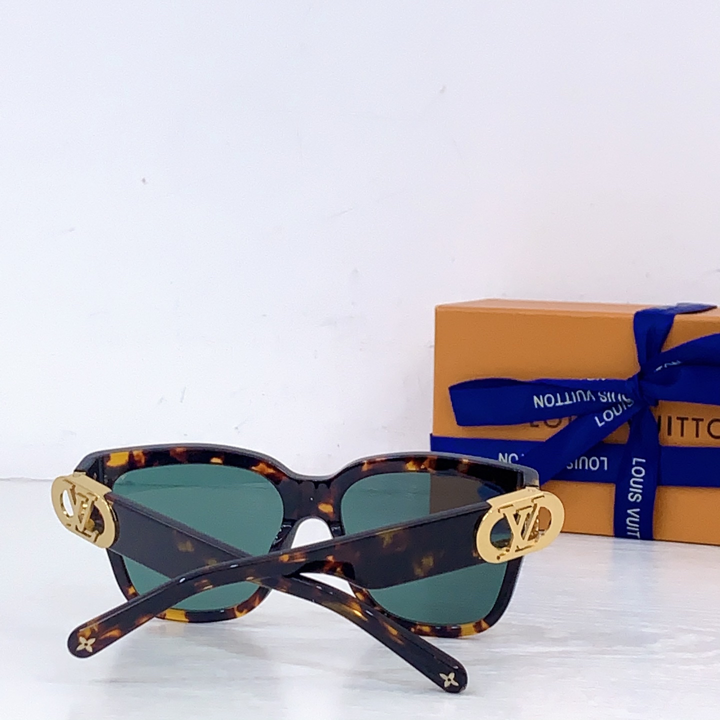 Louis Vuitton LOUIS VUITTO* MODEL：Z1567E SIZE：54口18-140