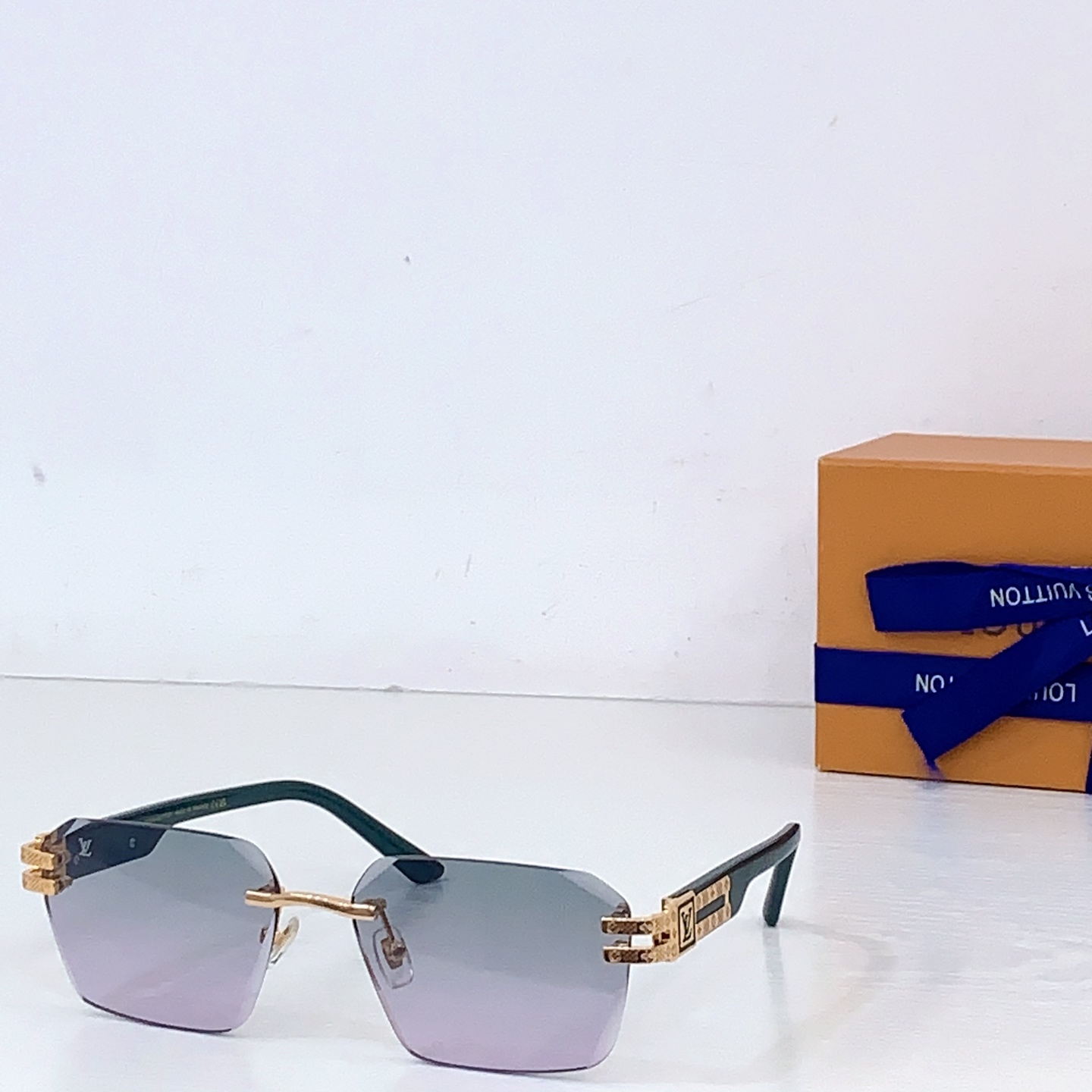 Louis Vuitton LOUIS VUITTO* MODEL：Z21943E SIZE：60口17-145