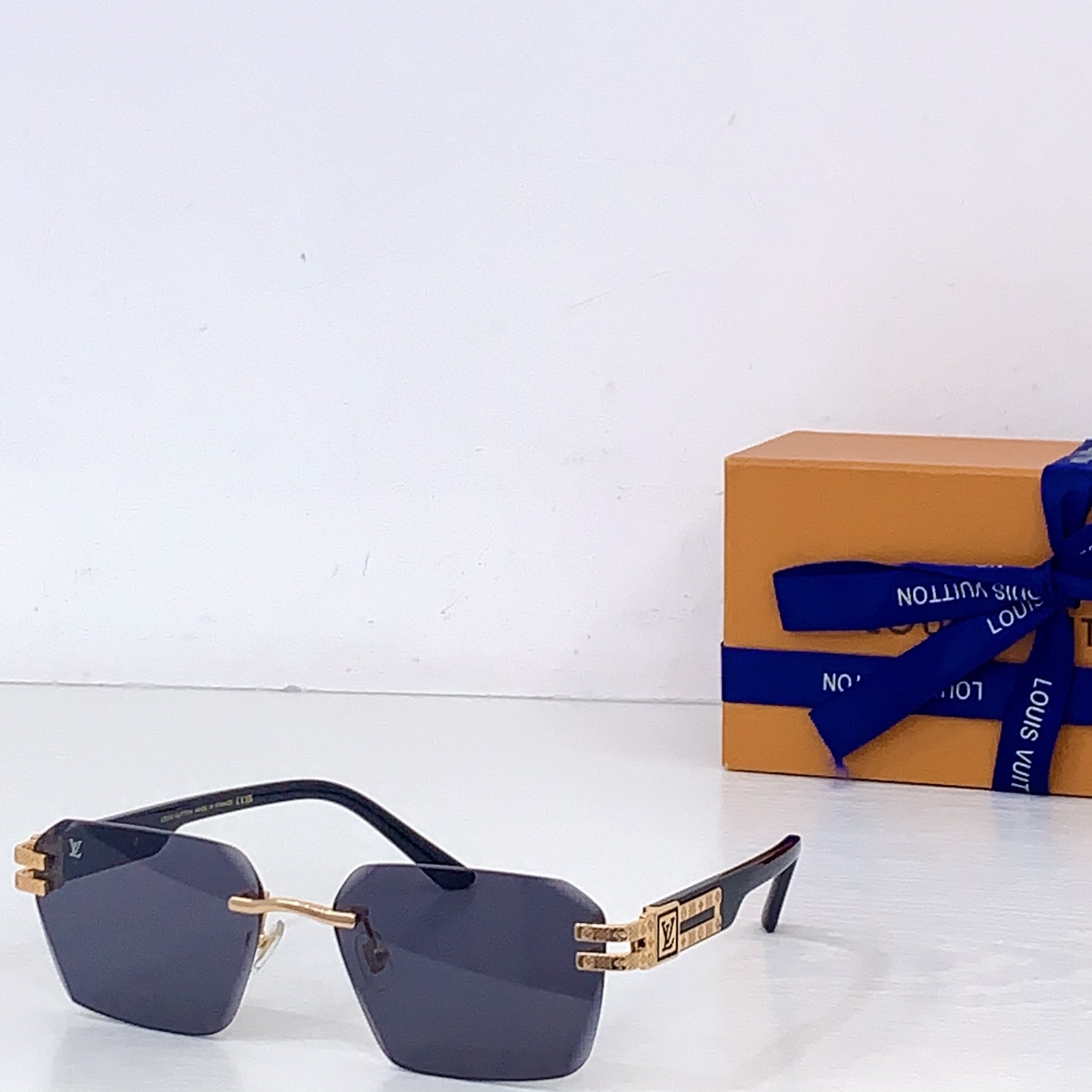 Louis Vuitton LOUIS VUITTO* MODEL：Z21943E SIZE：60口17-145