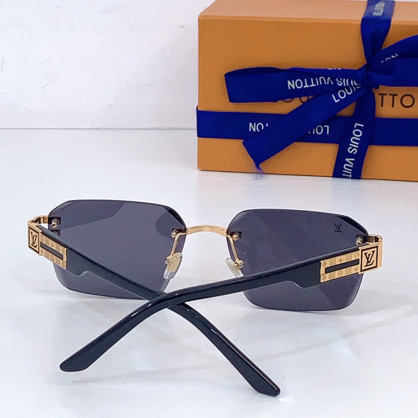Louis Vuitton LOUIS VUITTO* MODEL：Z21943E SIZE：60口17-145