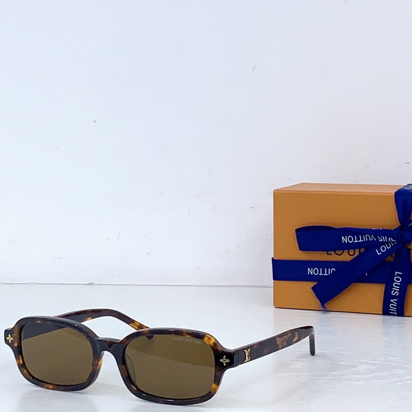 Louis Vuitton LOUIS VUITTO*