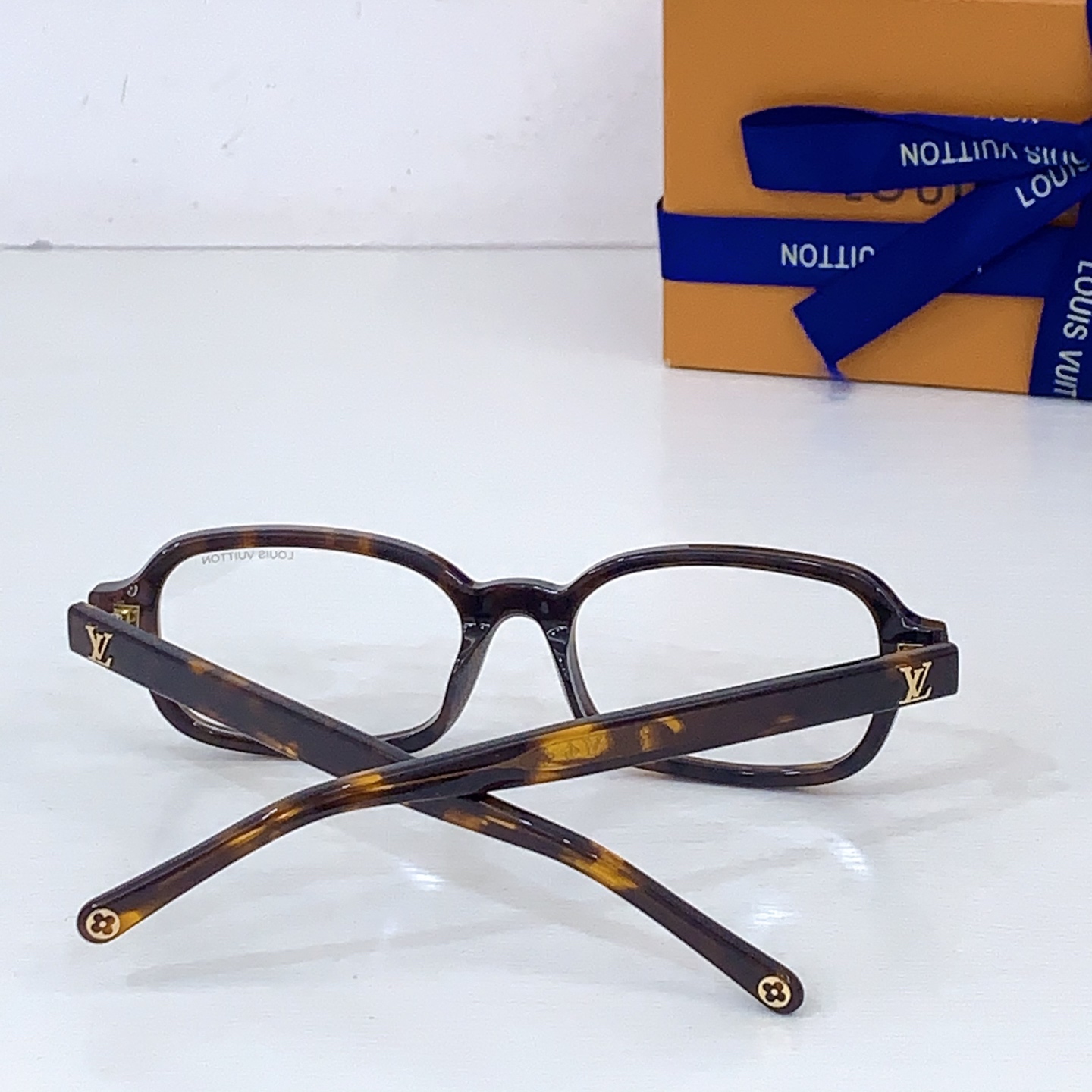 Louis Vuitton LOUIS VUITTO*