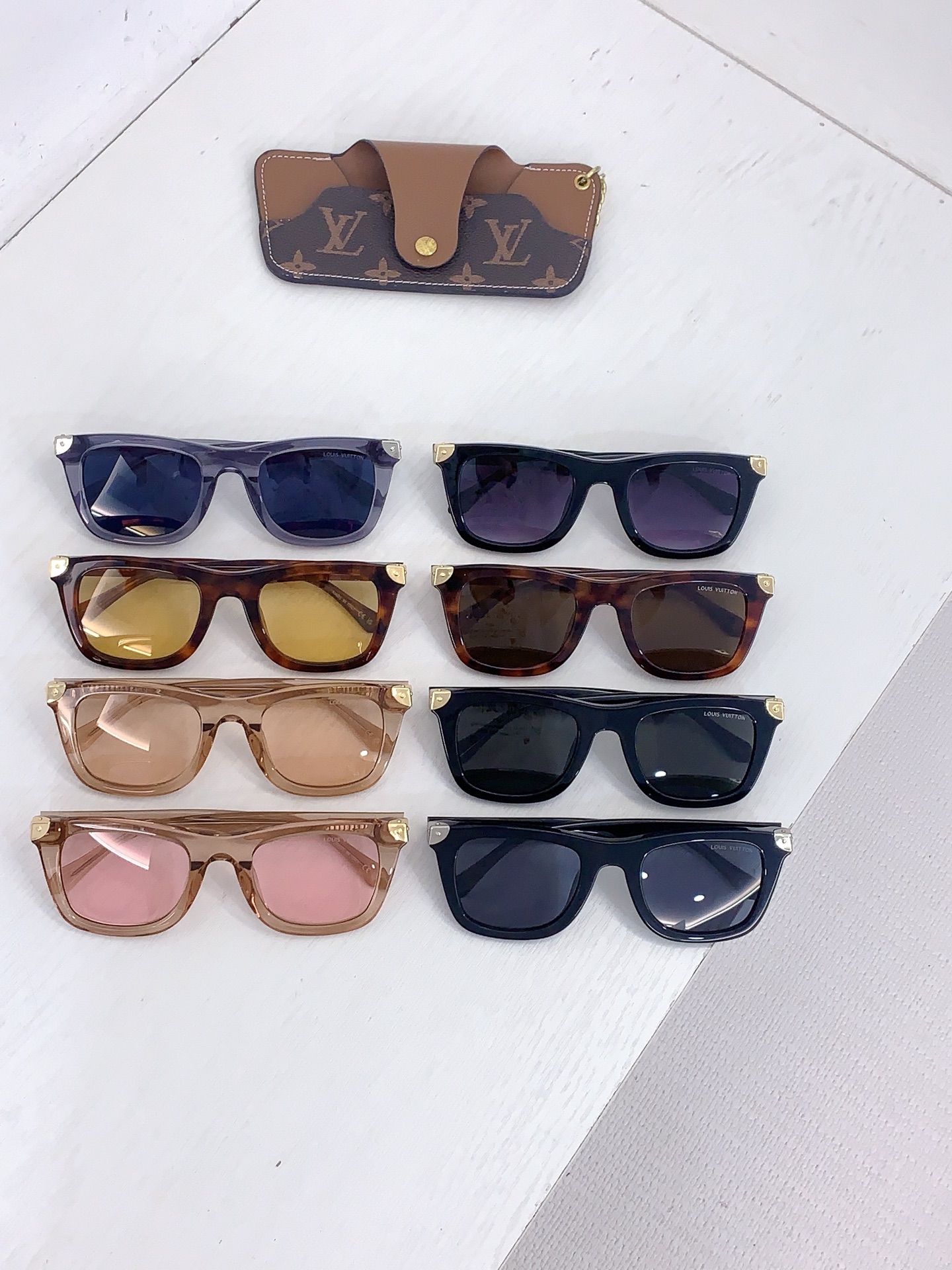 Louis Vuitton LOUIS VUITTON