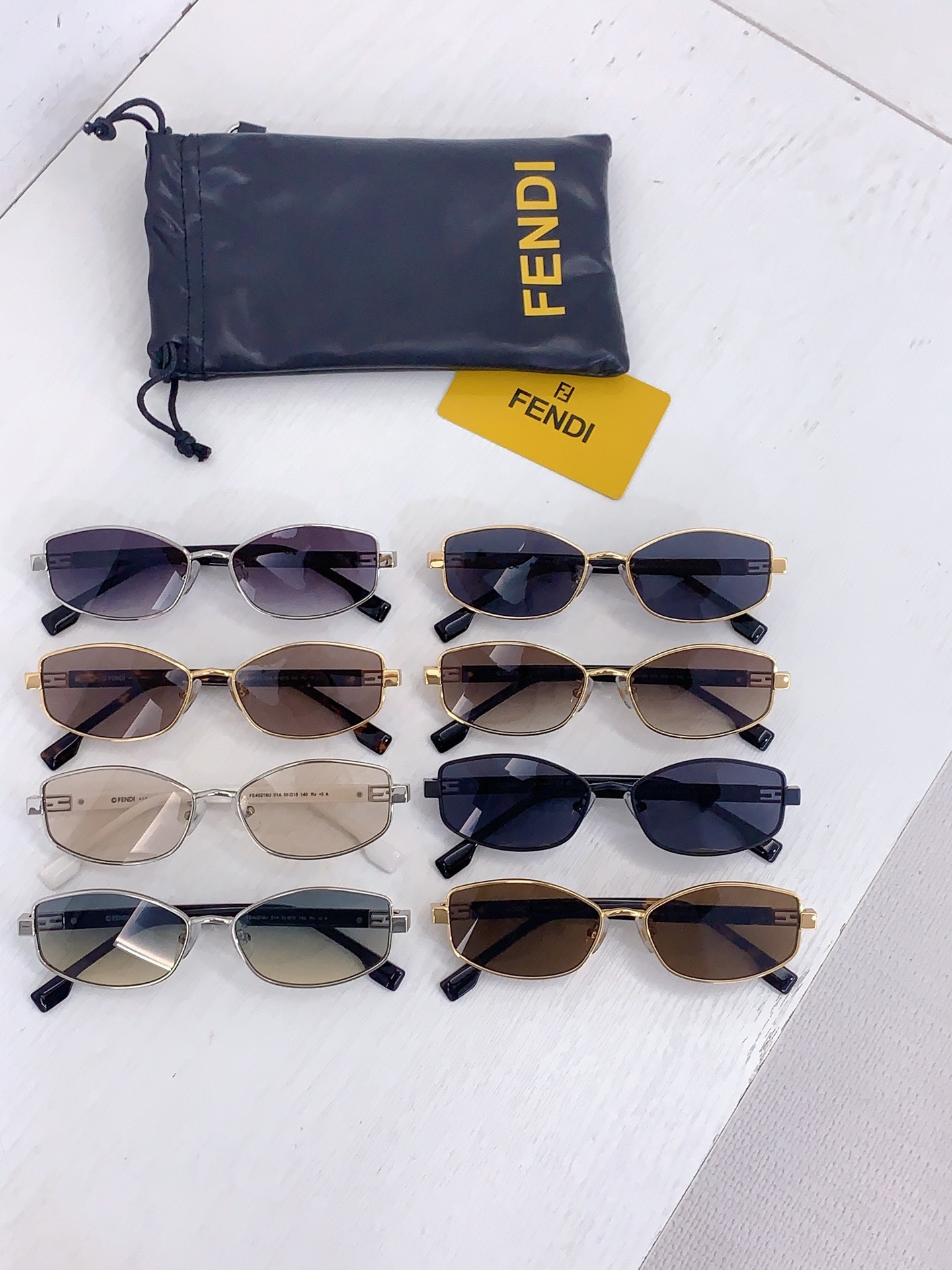 Fendi FENDI *MODEL：FE 40216U