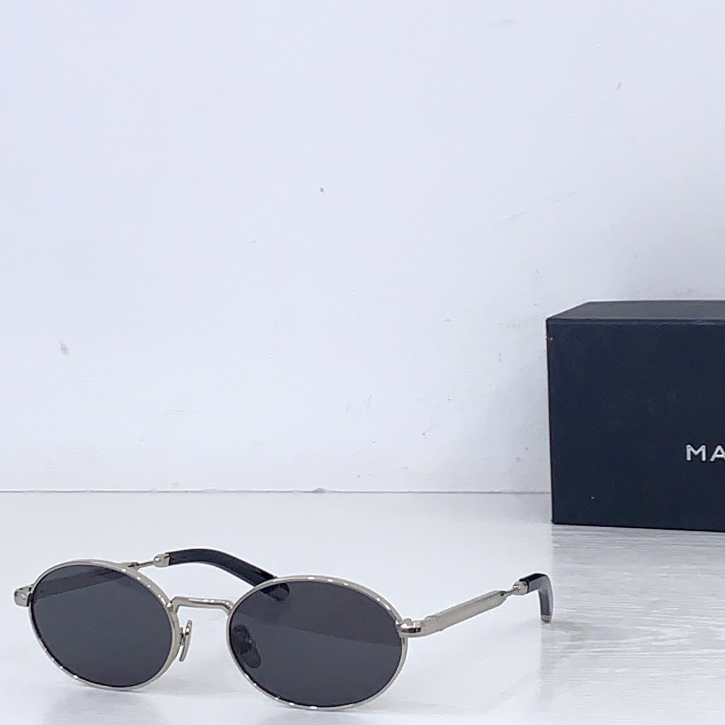 Unknown MAYBACH迈巴赫 THE BOULEVARD SIZE：54口19-145